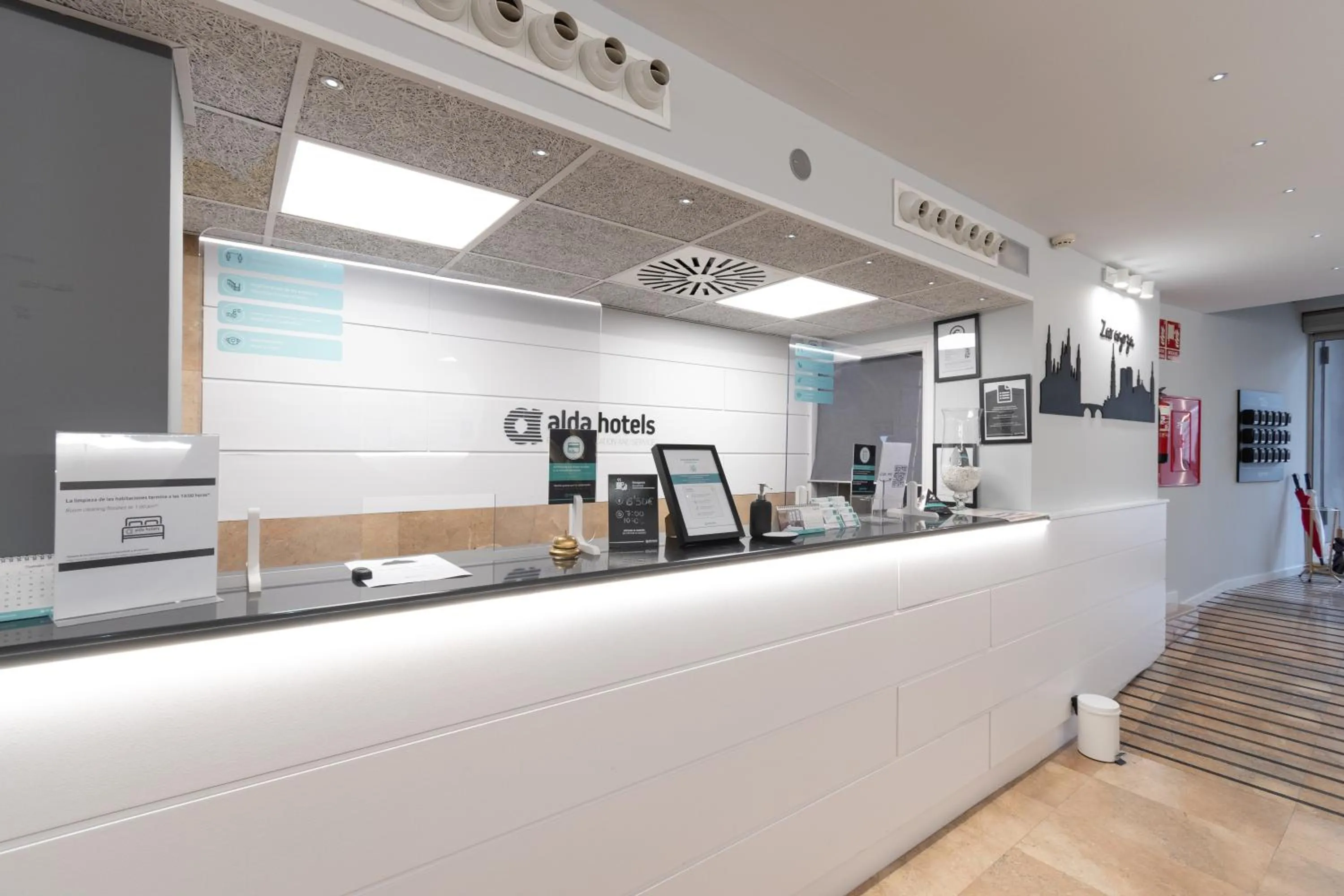Lobby or reception in Hotel Alda Zaragoza Independencia