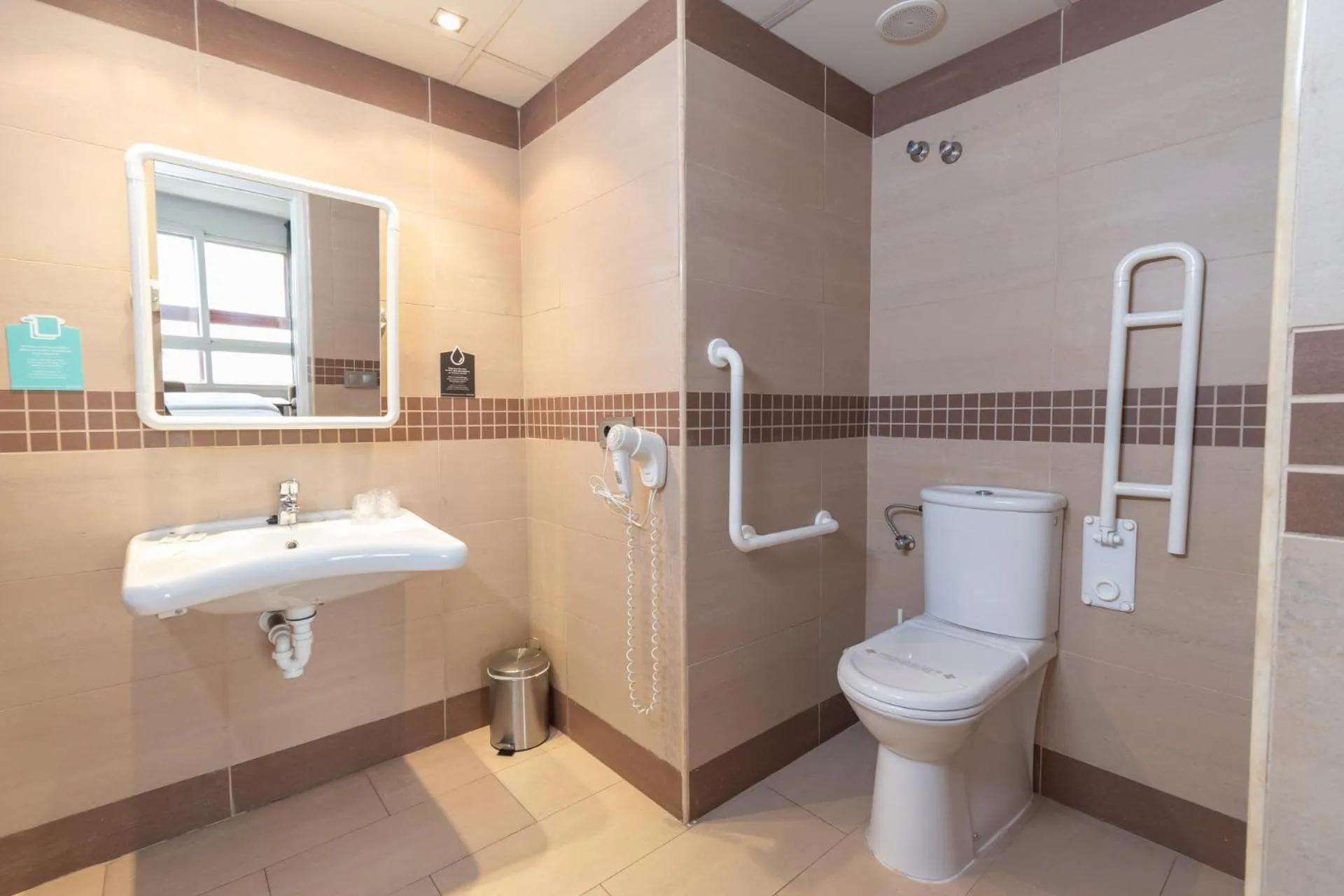 Bathroom in Hotel Alda Zaragoza Independencia