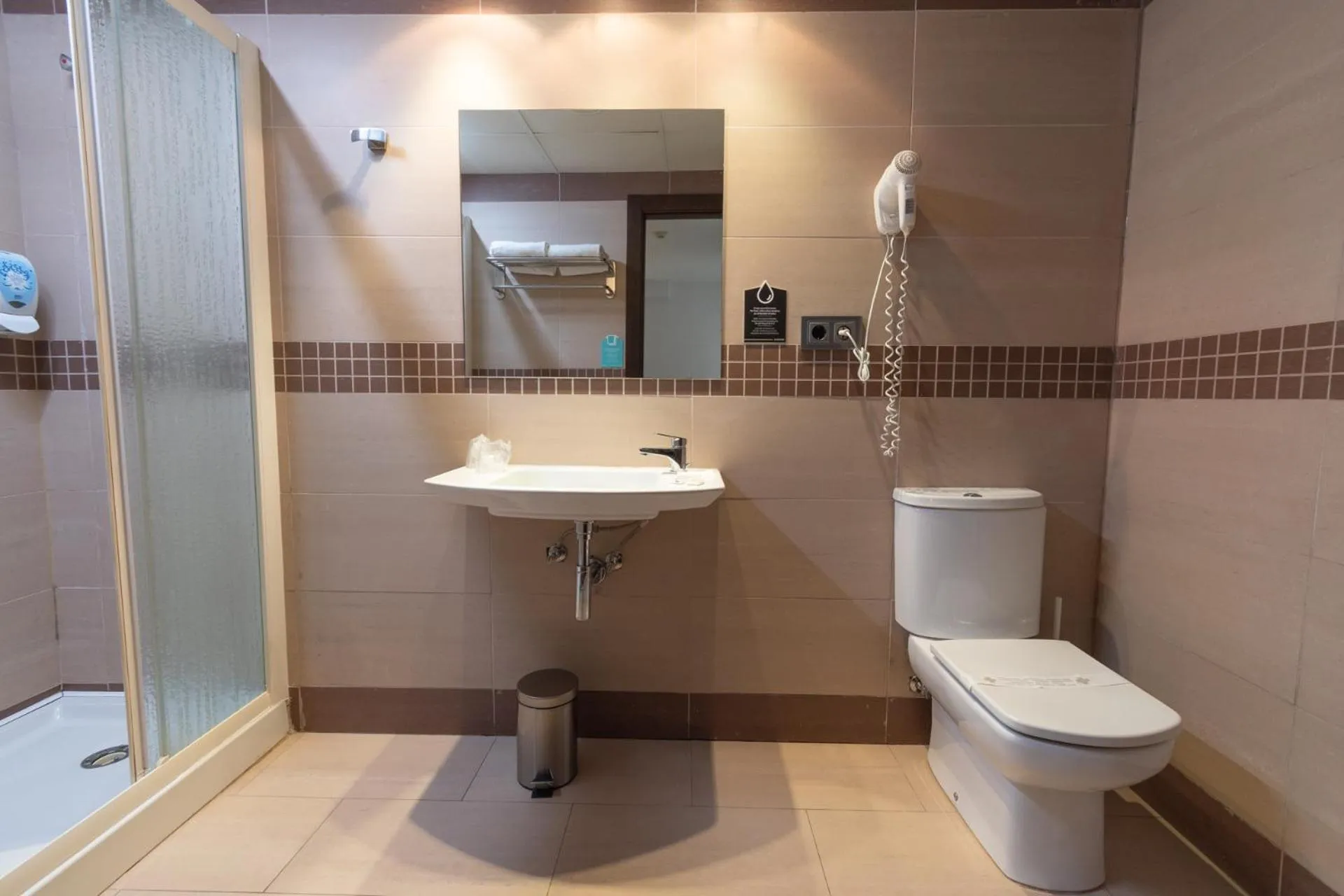 Shower in Hotel Alda Zaragoza Independencia