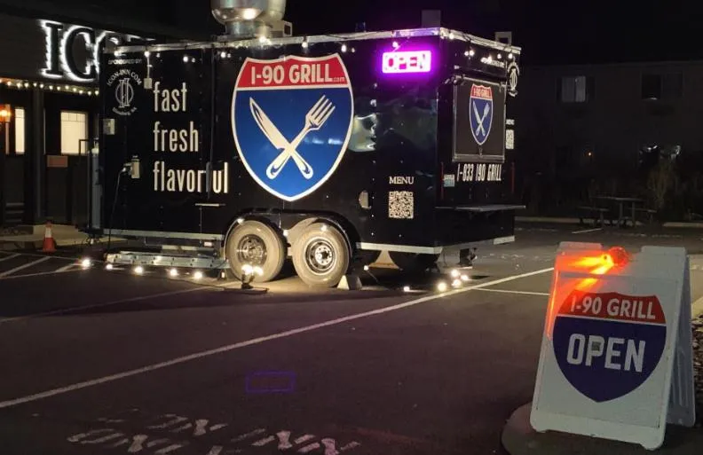 Restaurant/places to eat in Icon Inn