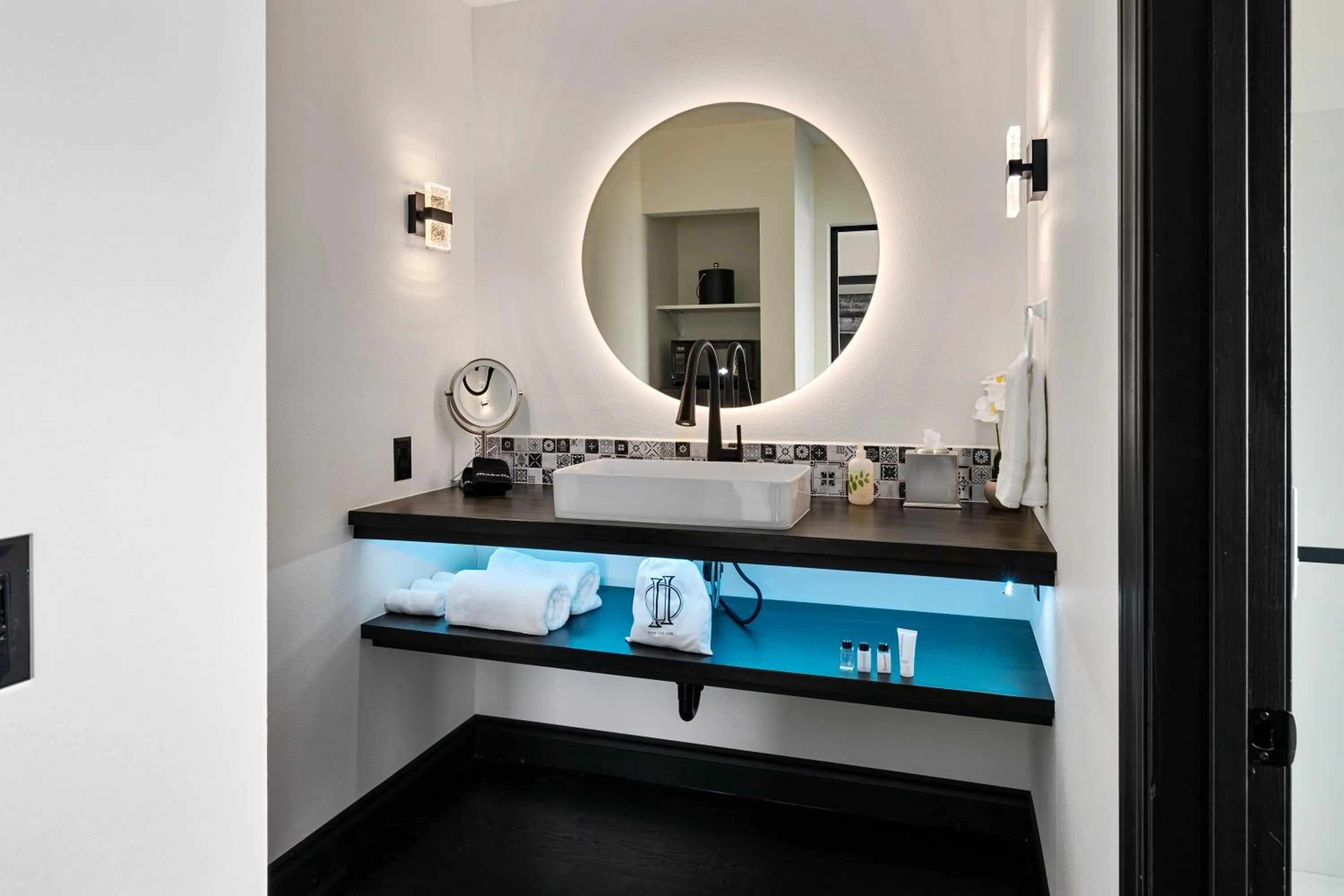 Deluxe Double Room in Icon Inn