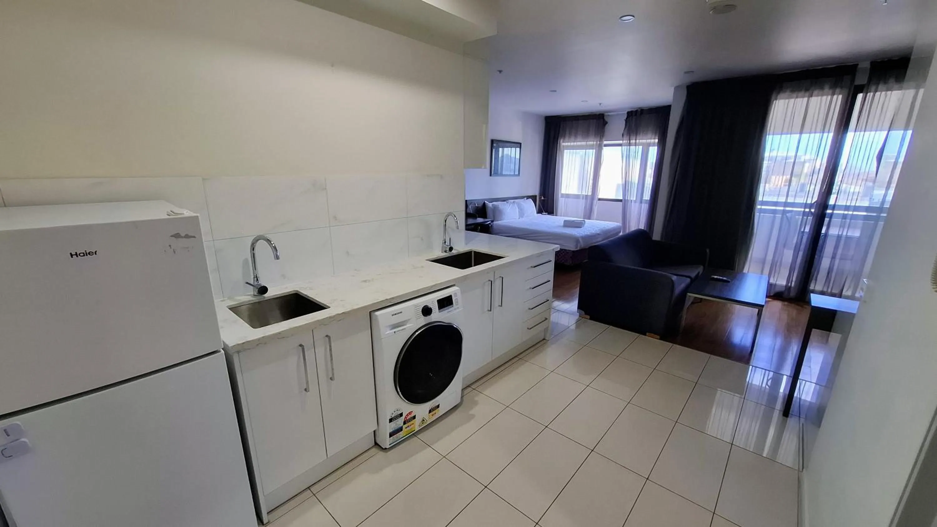 Kitchen or kitchenette in Exodus Dandenong Apartment Hotel