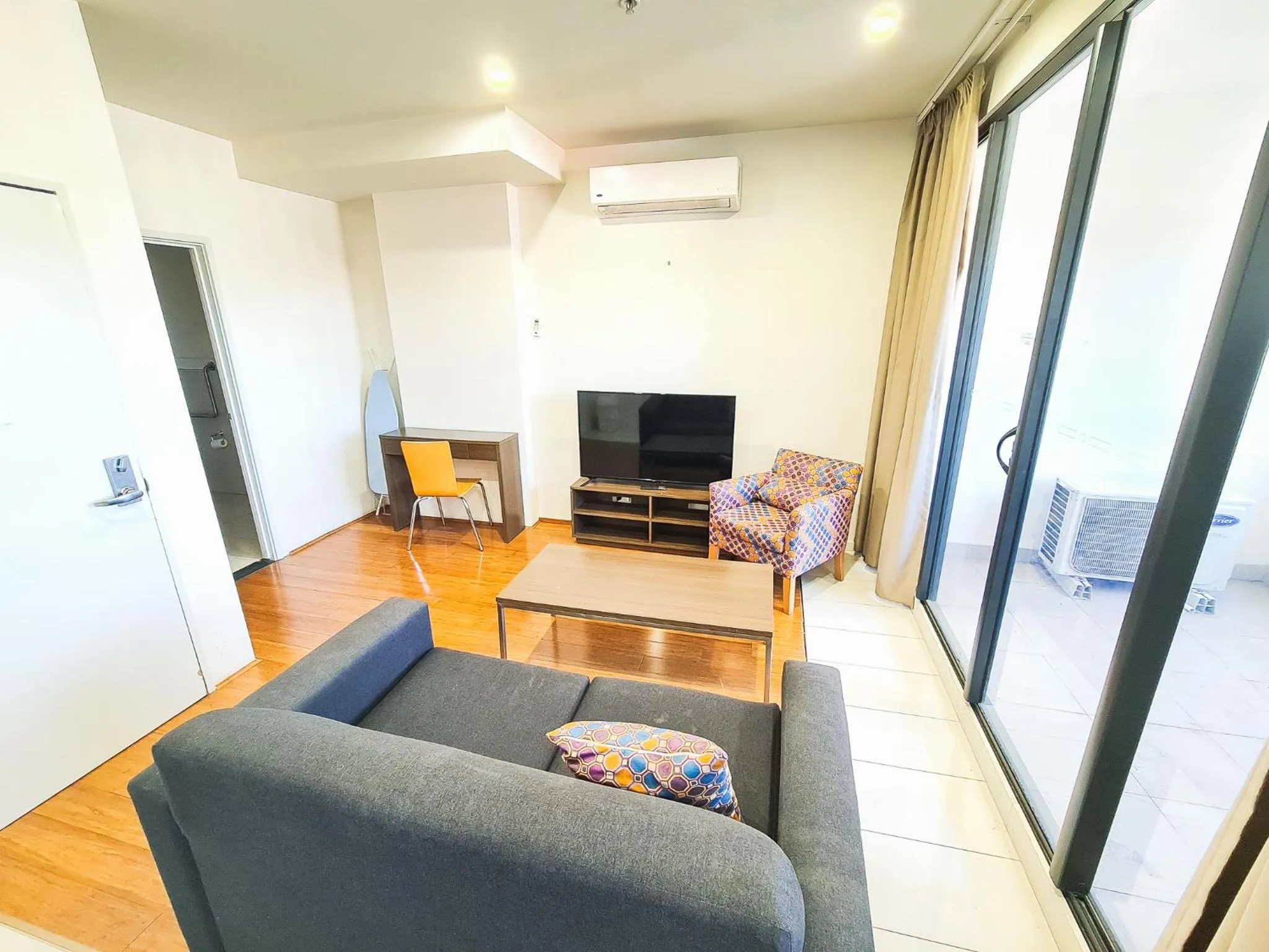 TV and multimedia in Exodus Dandenong Apartment Hotel