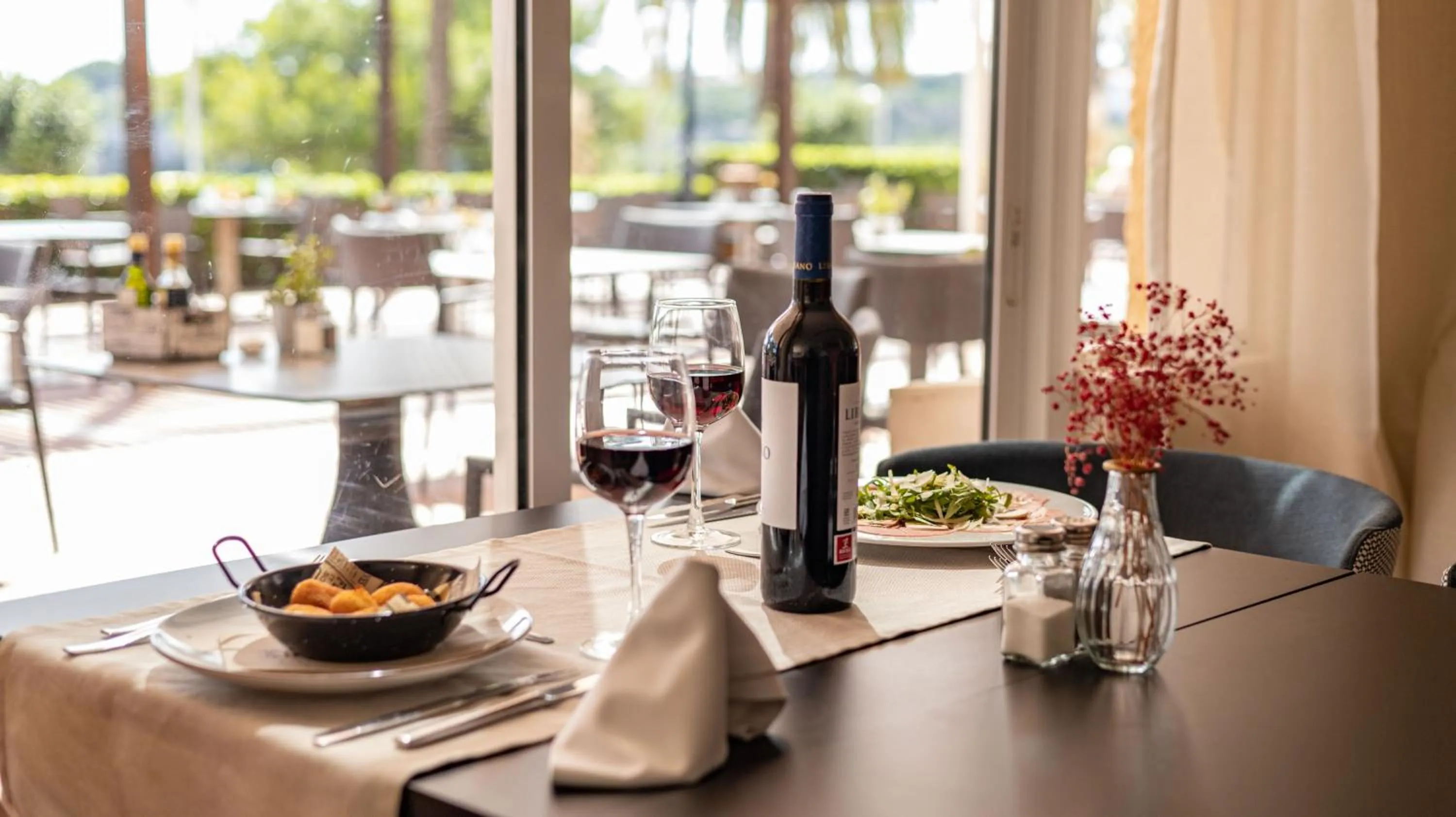 Restaurant/places to eat in Seth Port Mahón