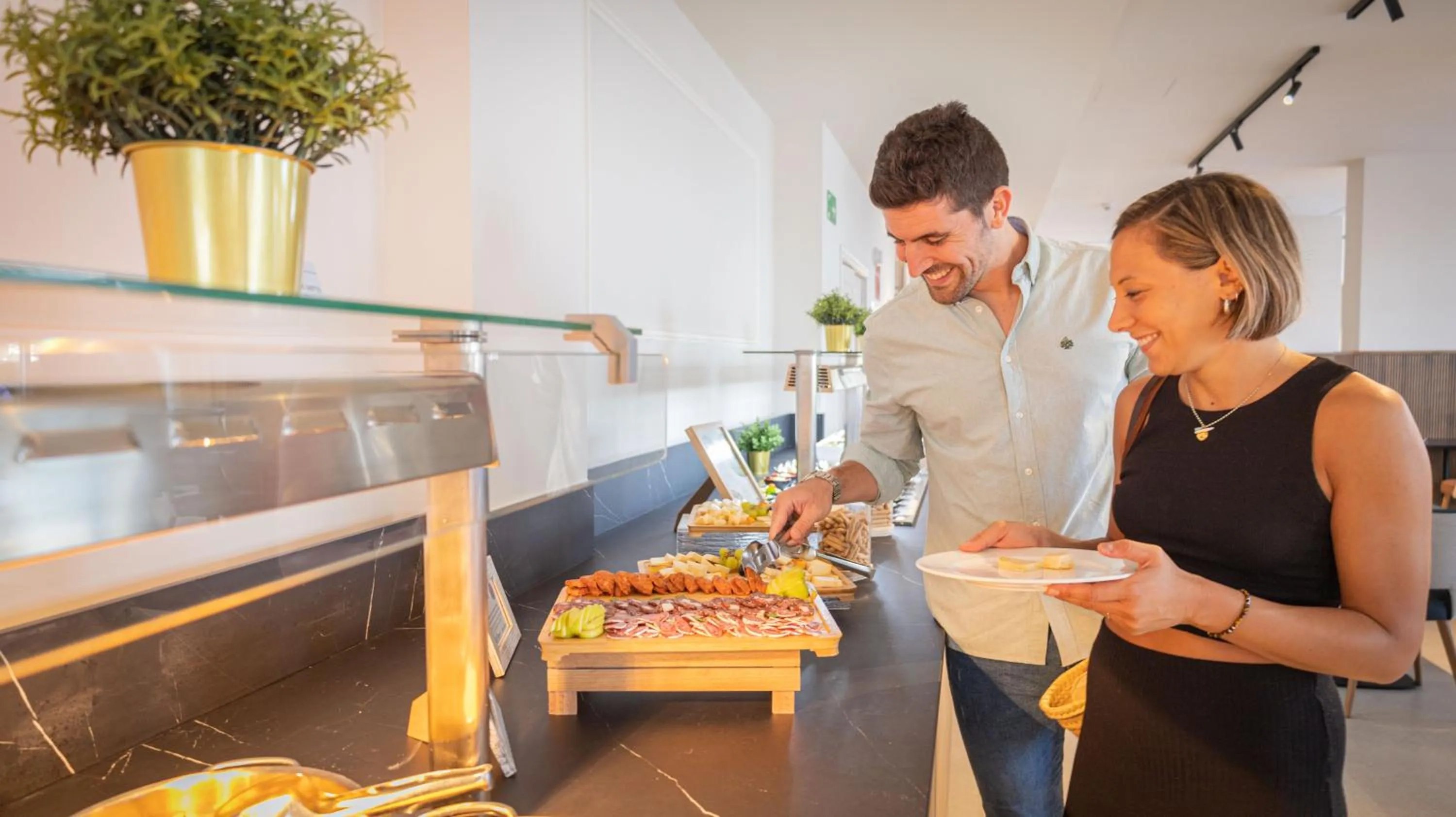 Buffet breakfast in Seth Port Mahón