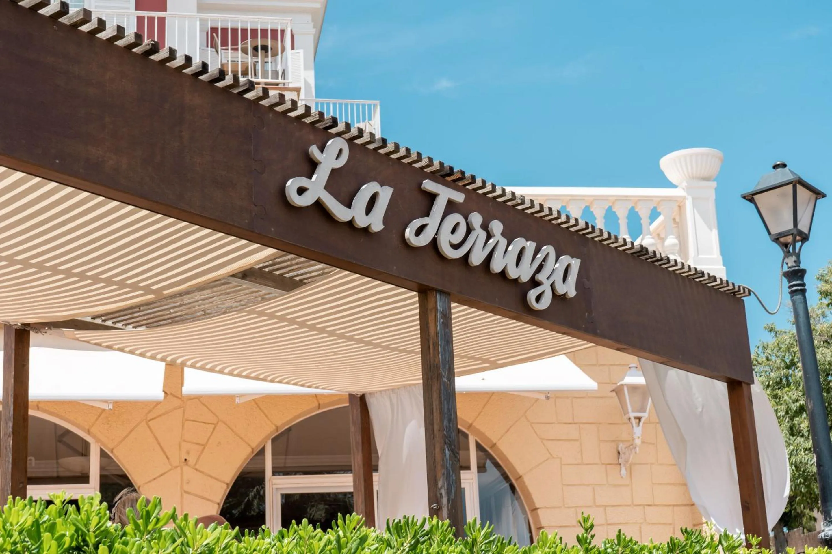 Restaurant/places to eat in Seth Port Mahón