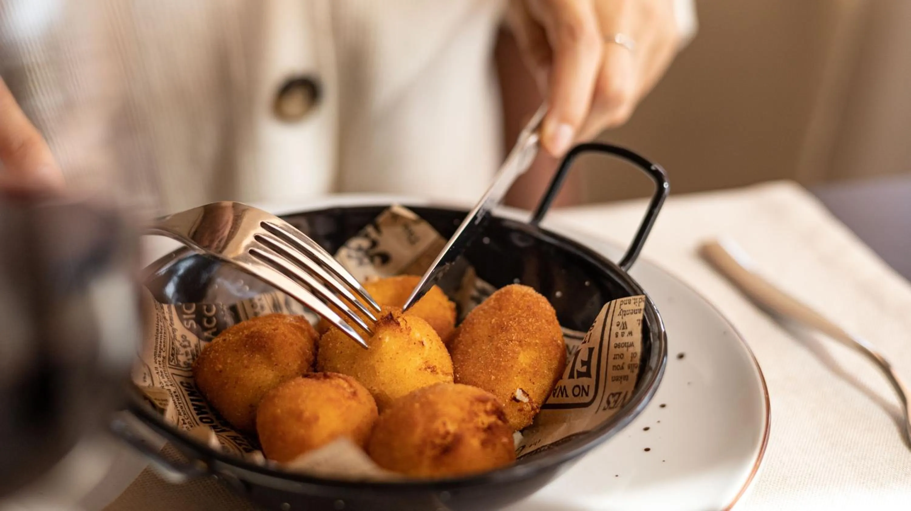 Restaurant/places to eat in Seth Port Mahón