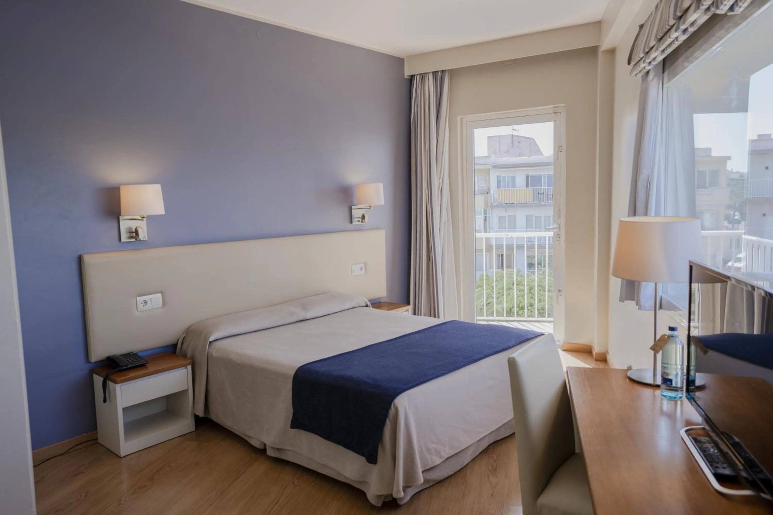 Bedroom in Seth Agamenon