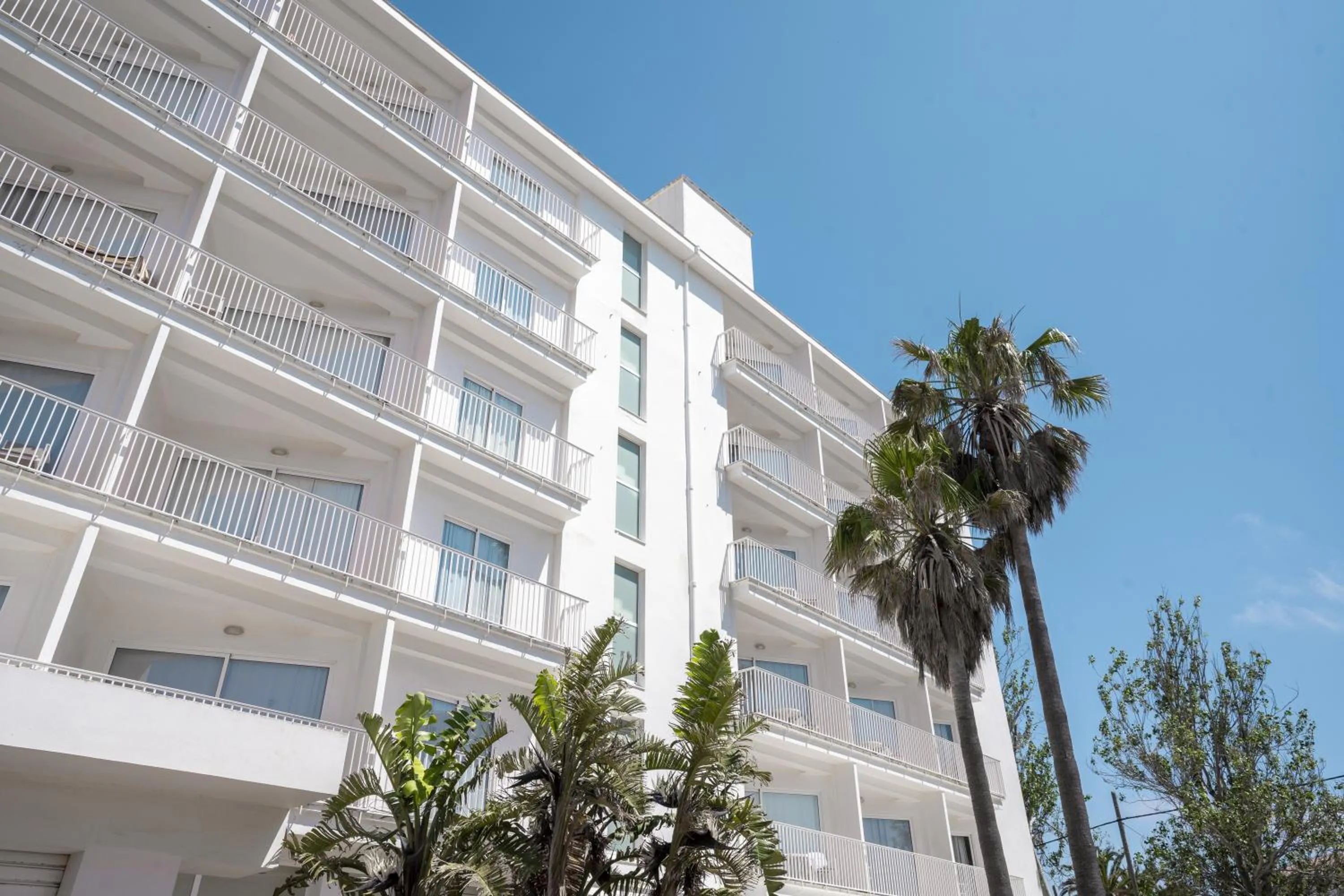 Facade/entrance in Seth Agamenon