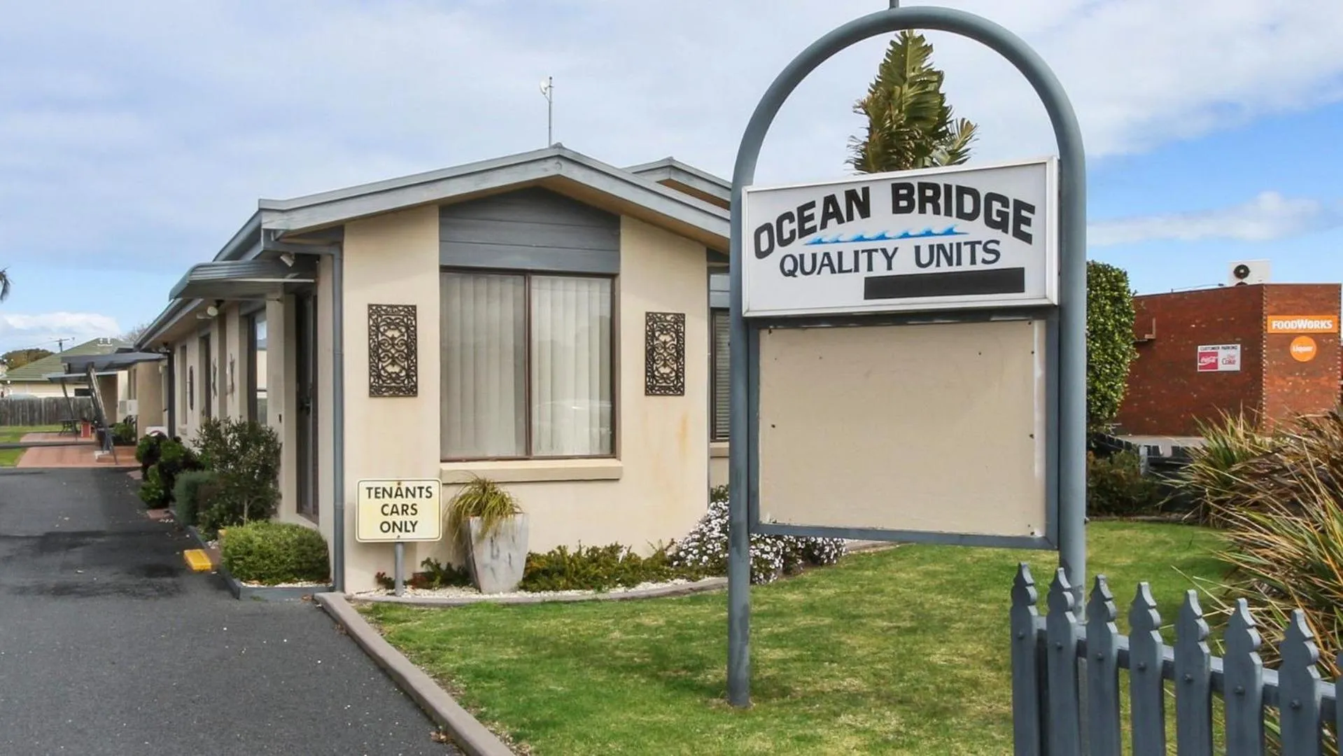 Property building in Ocean Bridge Lakes Entrance