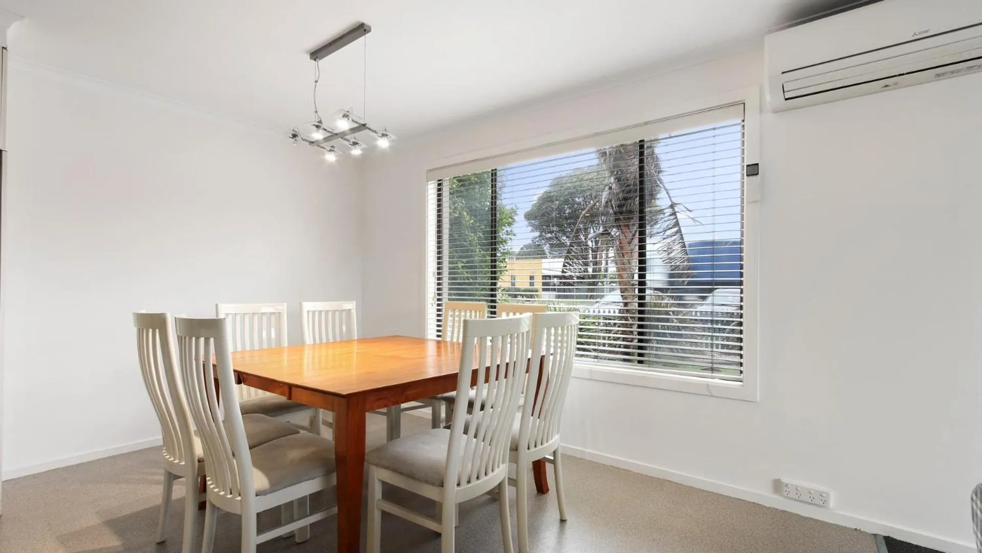Dining area in Ocean Bridge Lakes Entrance