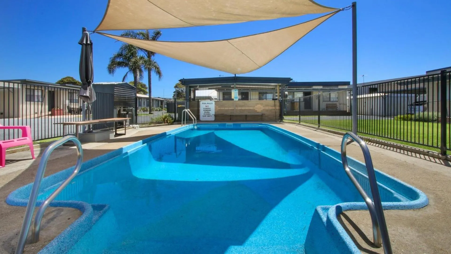 Swimming pool in Ocean Bridge Lakes Entrance
