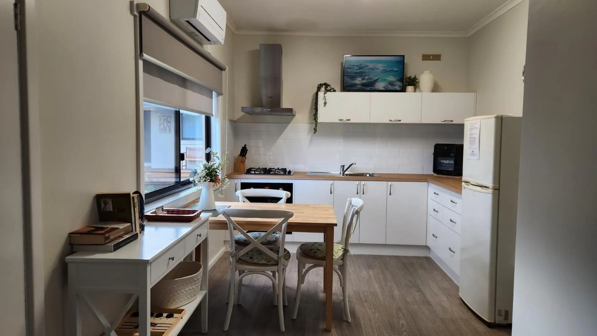 Kitchen or kitchenette in Ocean Bridge Lakes Entrance