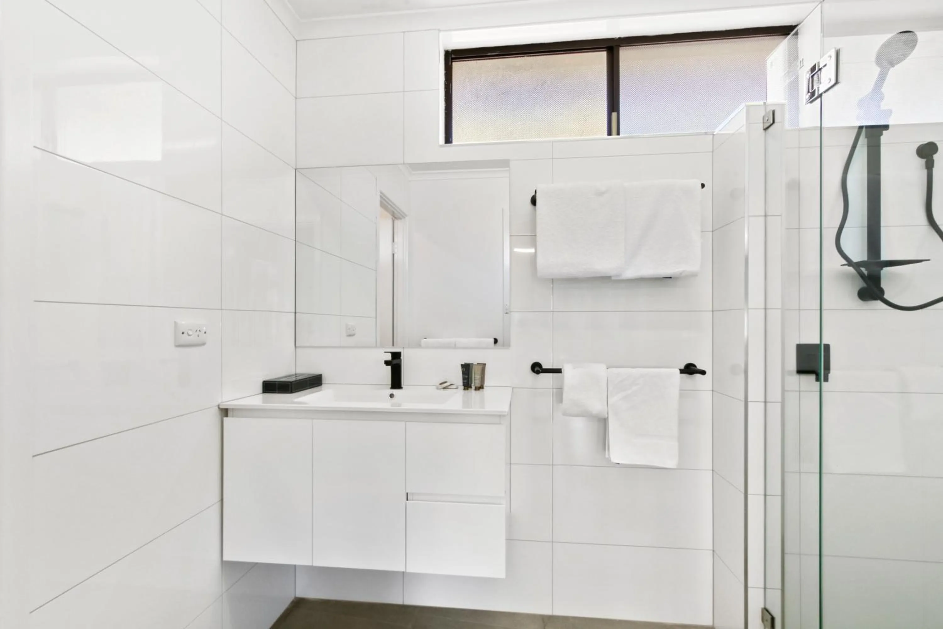 Bathroom in Ocean Bridge Lakes Entrance