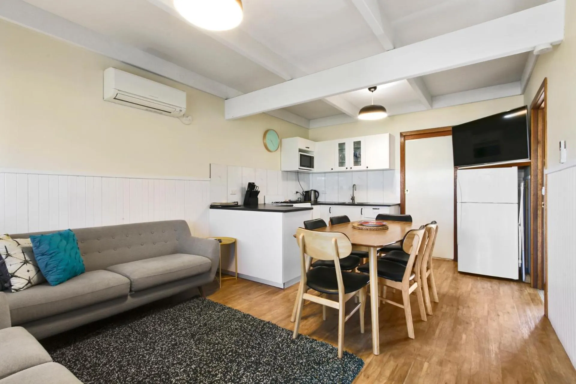 Kitchen or kitchenette in Ocean Bridge Lakes Entrance