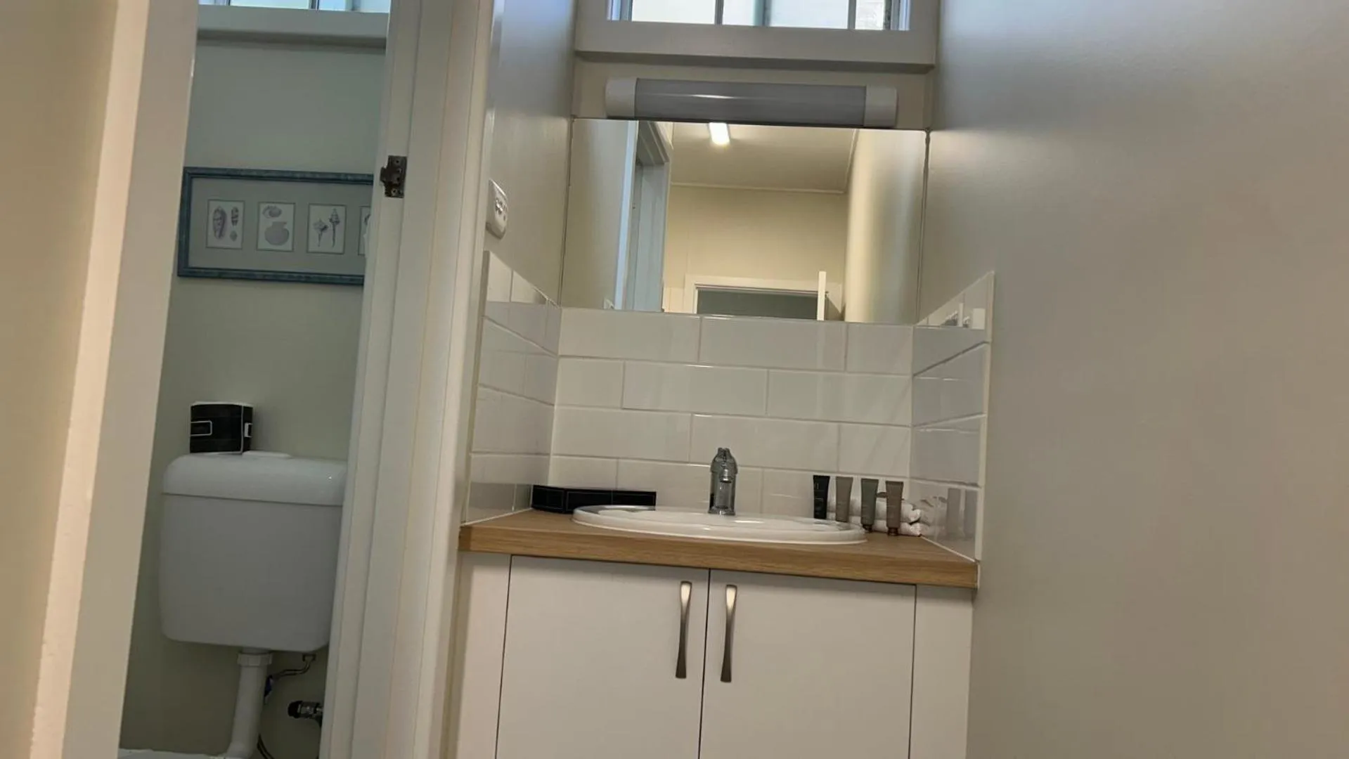 Bathroom in Ocean Bridge Lakes Entrance