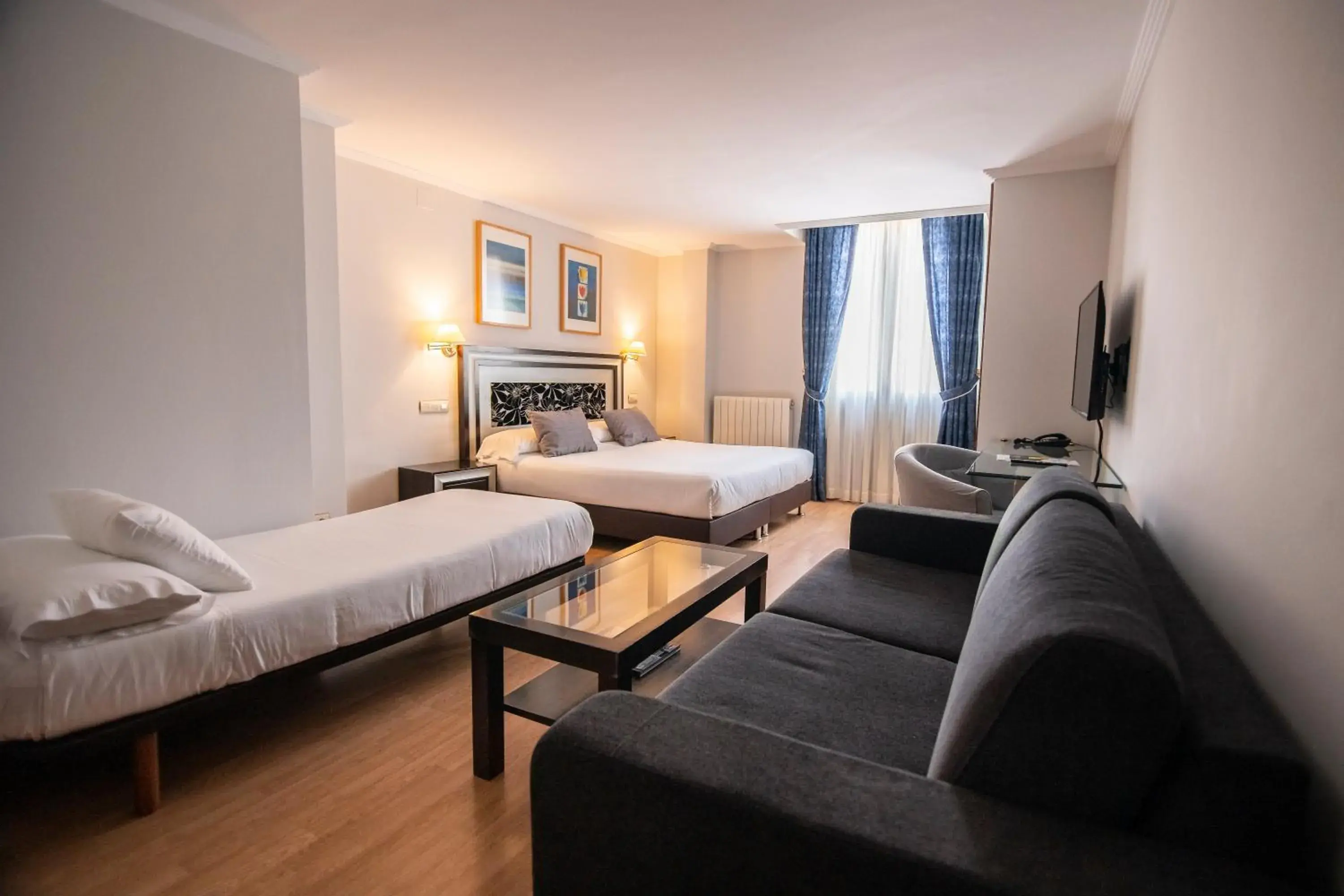 Superior Triple Room in Hotel Rua Salamanca Superior Triple Room in Hotel Rua Salamanca