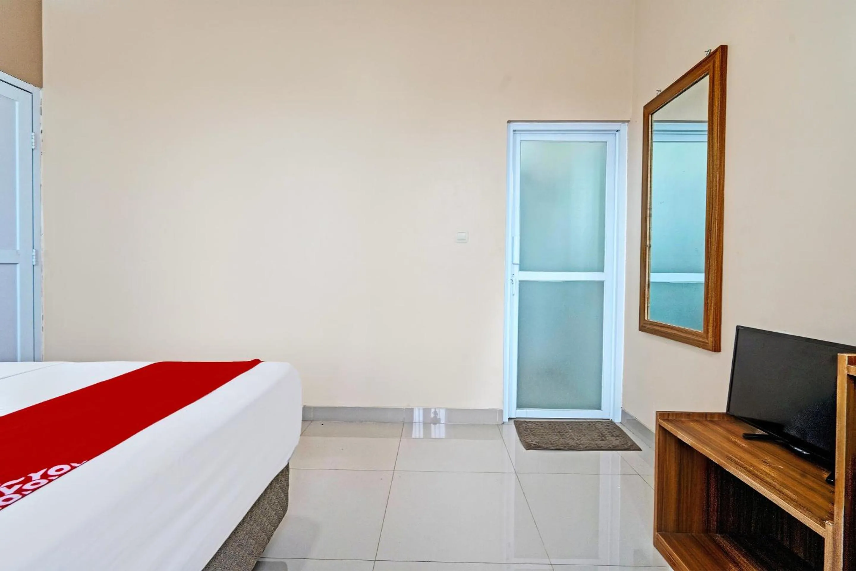 Bedroom in OYO 92023 Singgasana Cipelah Syariah