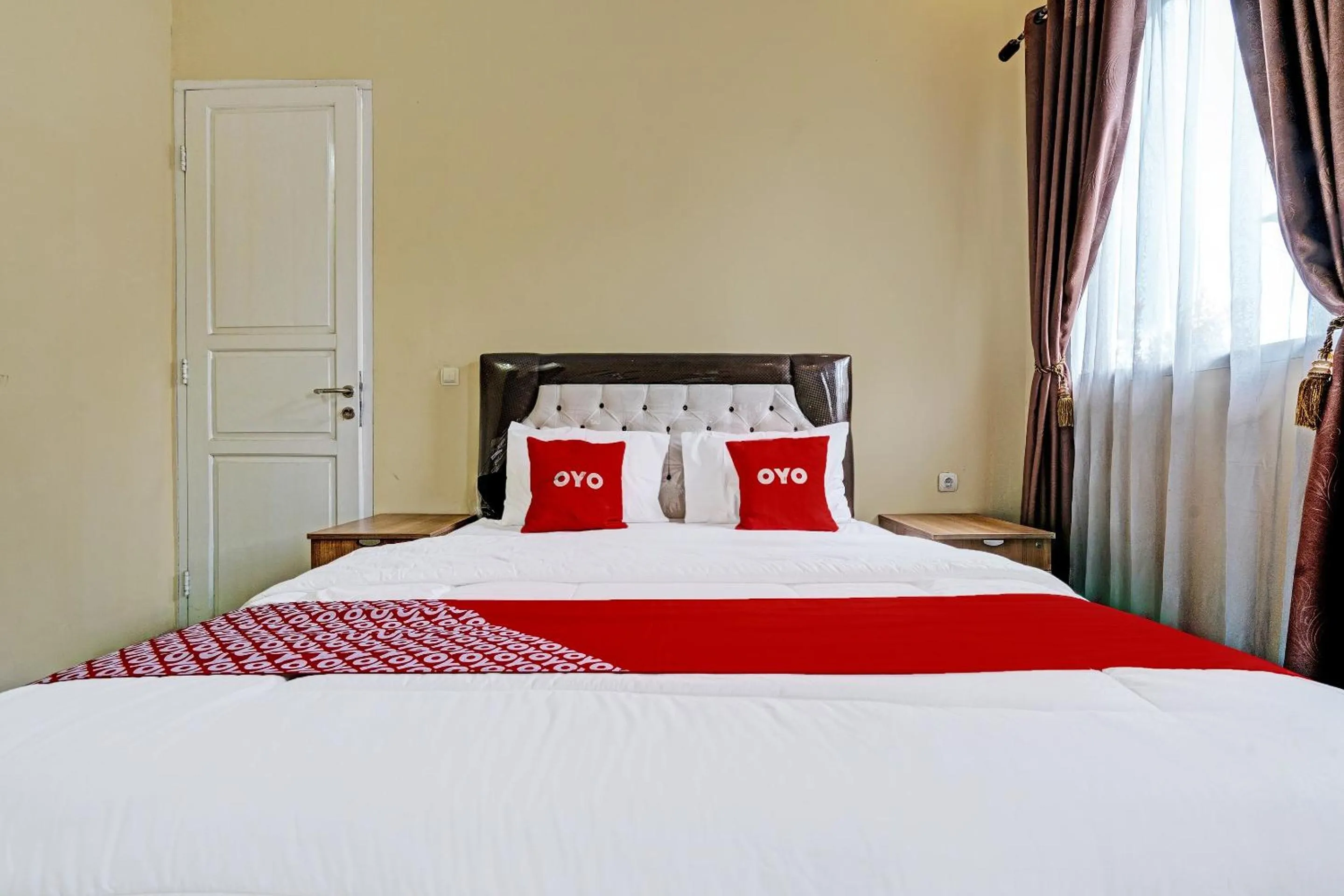 Bedroom in OYO 92023 Singgasana Cipelah Syariah