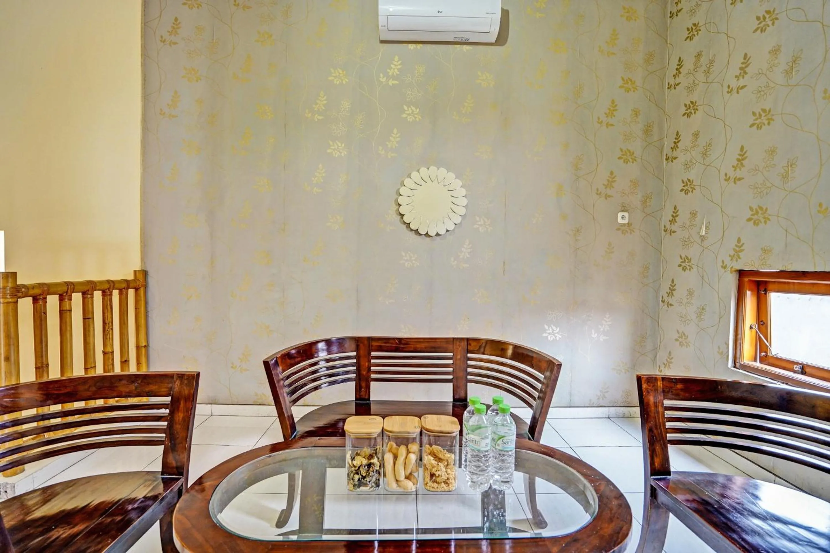 Lobby or reception in OYO Life 92030 Ef Palm Guest House Family