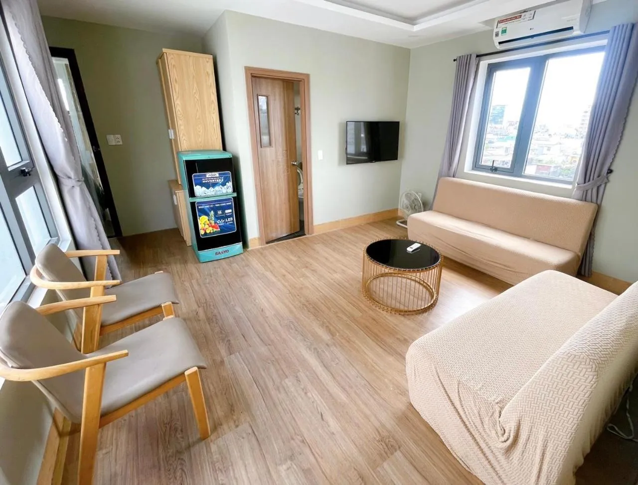 Communal lounge/ TV room in Stars Central Danang