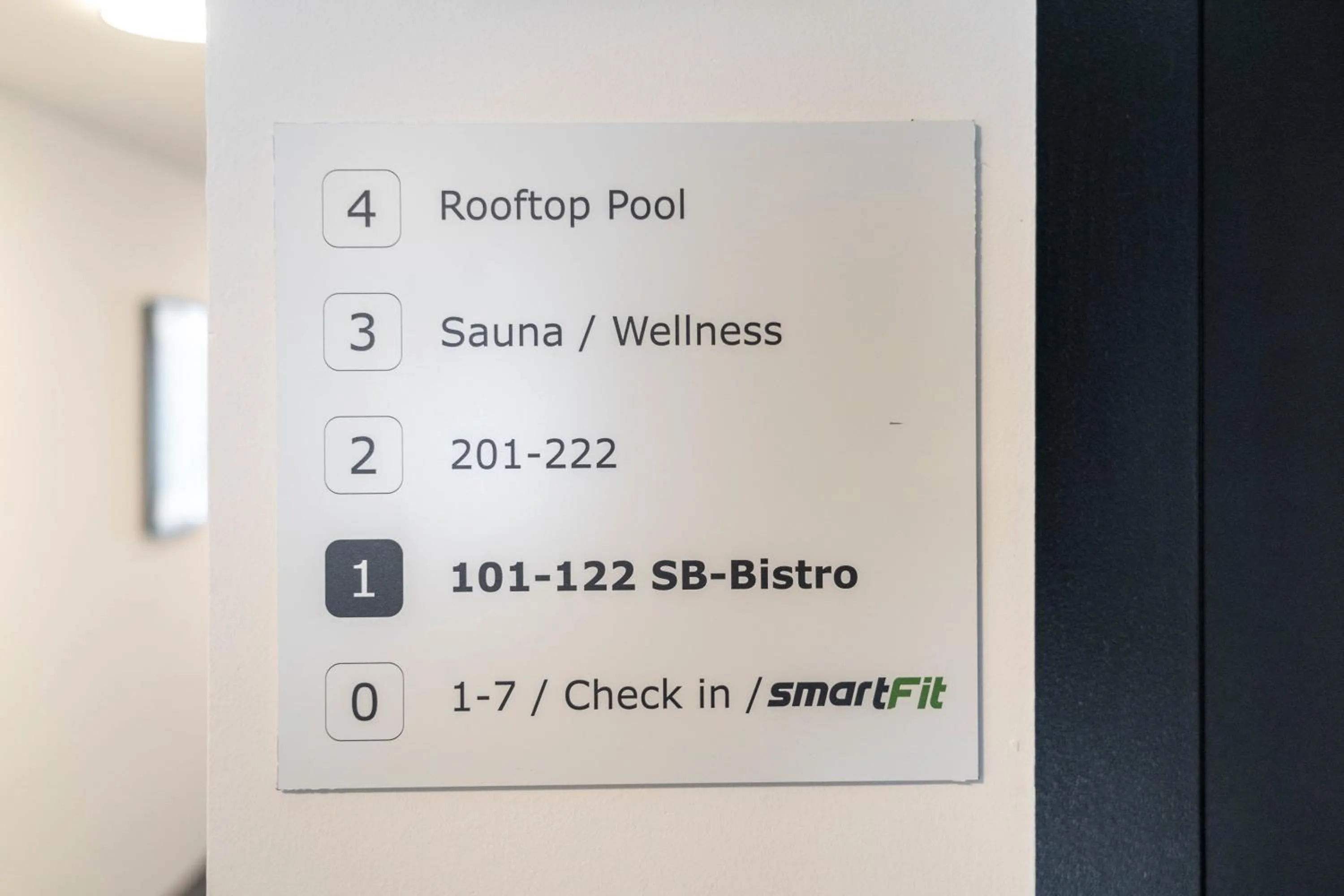 Text overlay in Village by Maier - kontaktloser Check-in