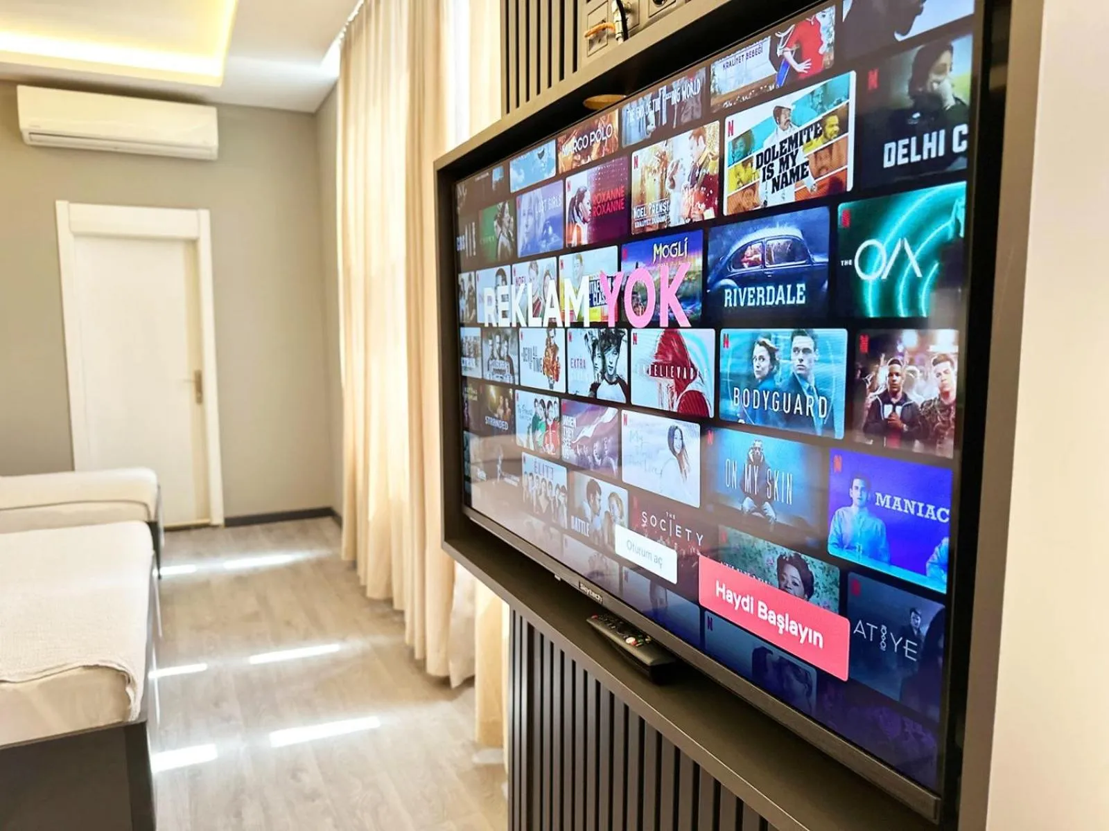 TV and multimedia in 216 Palace Suite