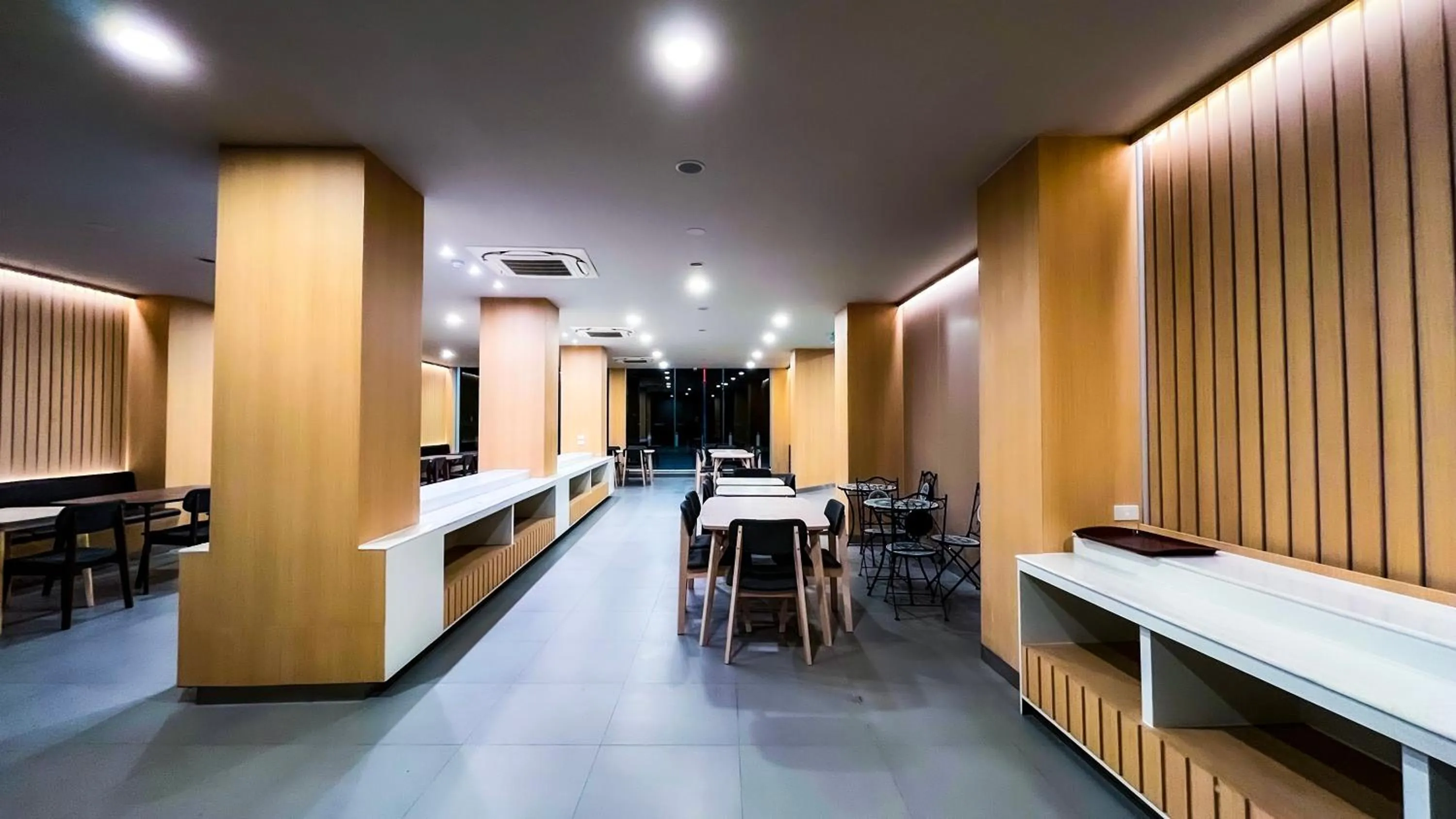 Restaurant/places to eat in The Riva Vientiane Hotel