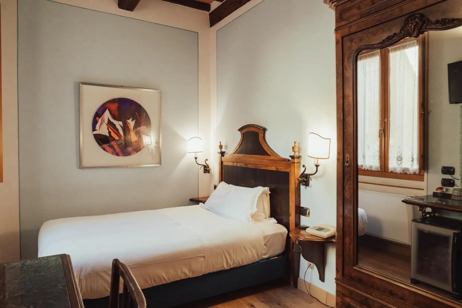 Photo of the whole room, Bed in II Guelfo Bianco