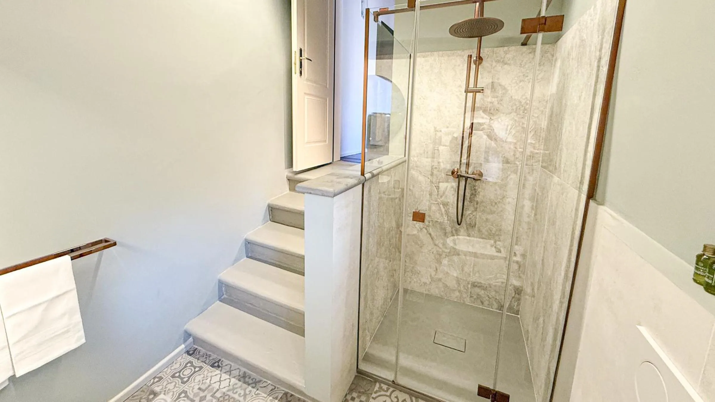 Bathroom in II Guelfo Bianco