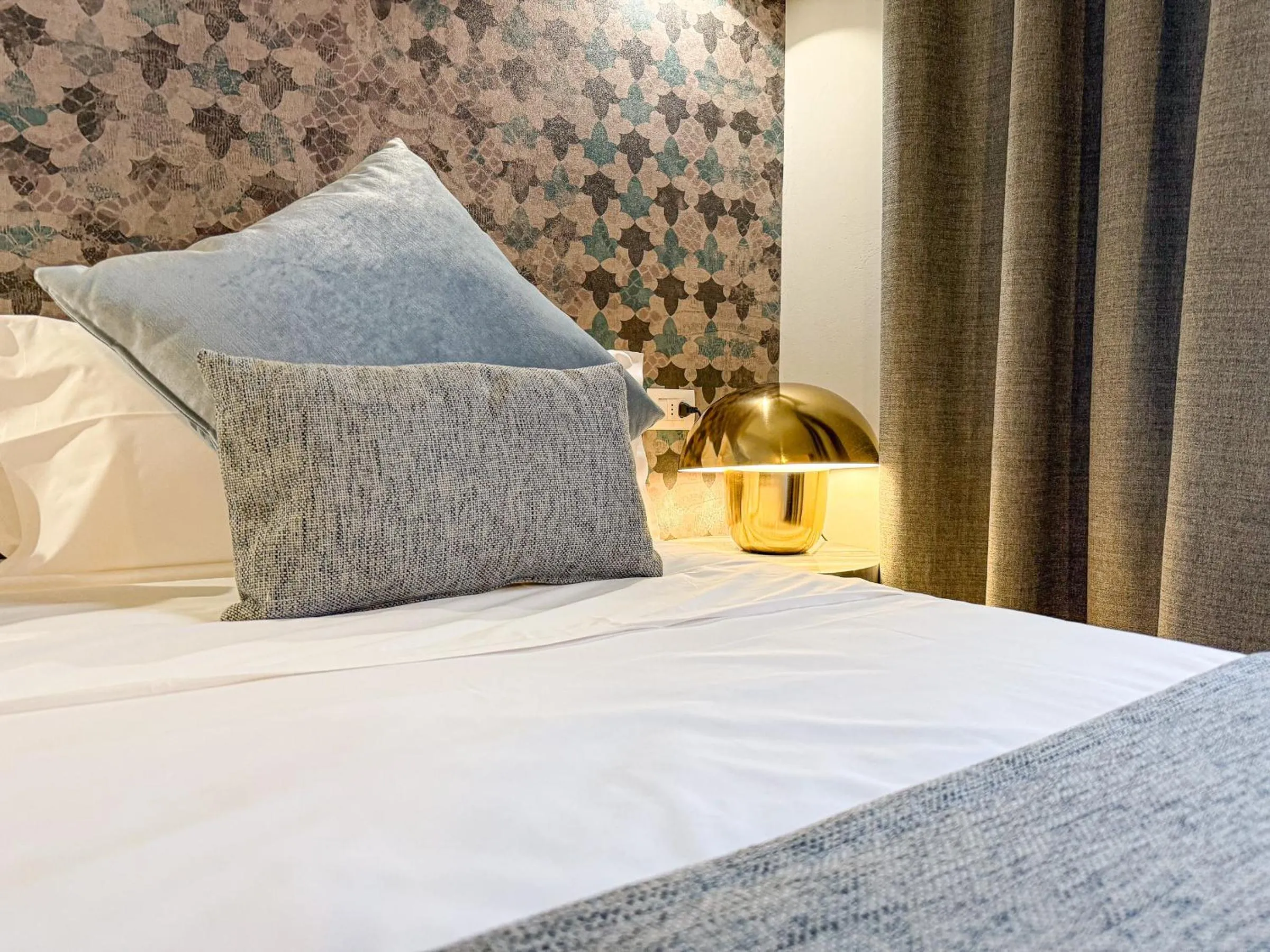 Decorative detail, Bed in II Guelfo Bianco