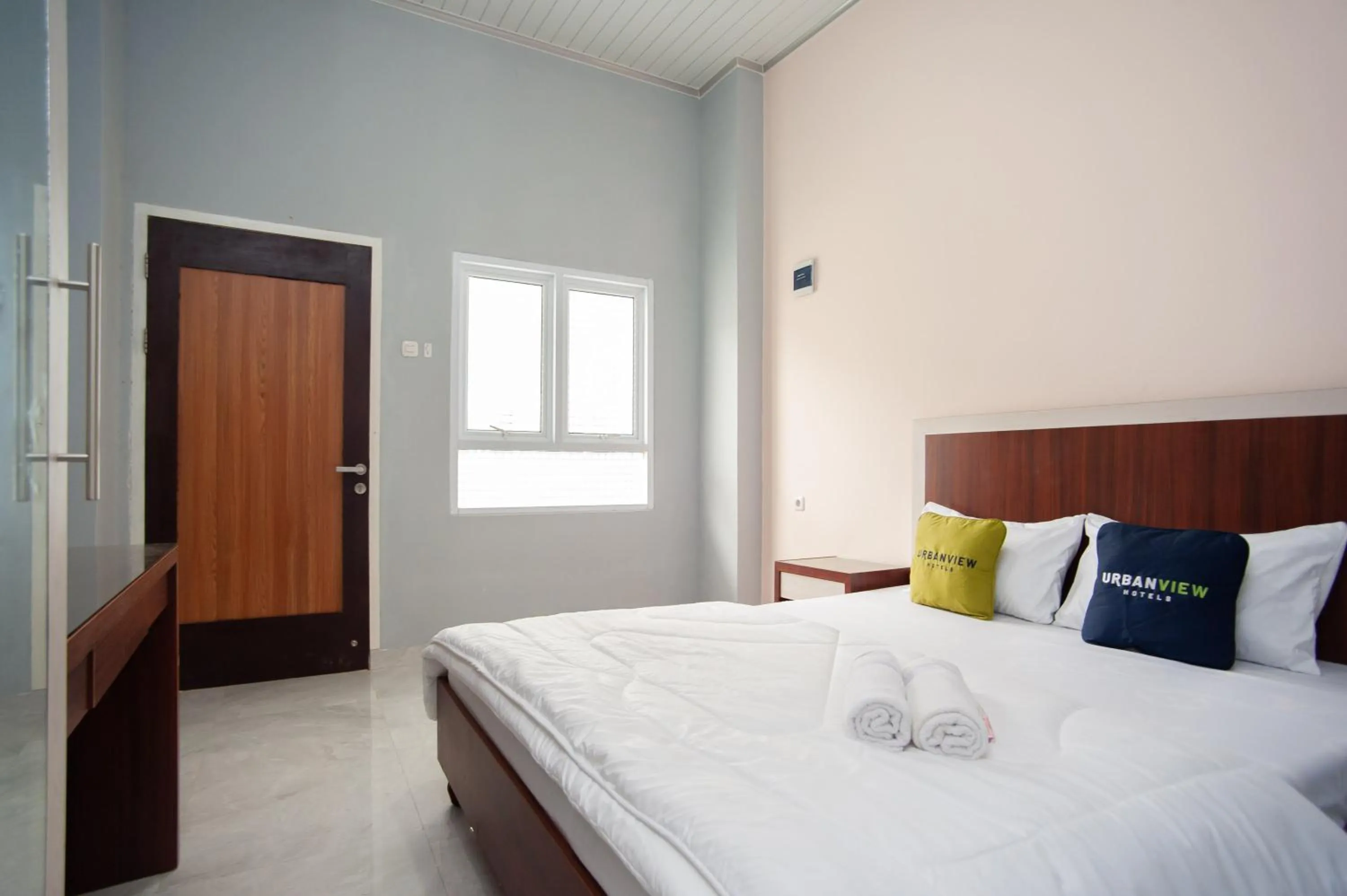 Bedroom, Bed in Urbanview Hotel Pangeran Palembang by RedDoorz