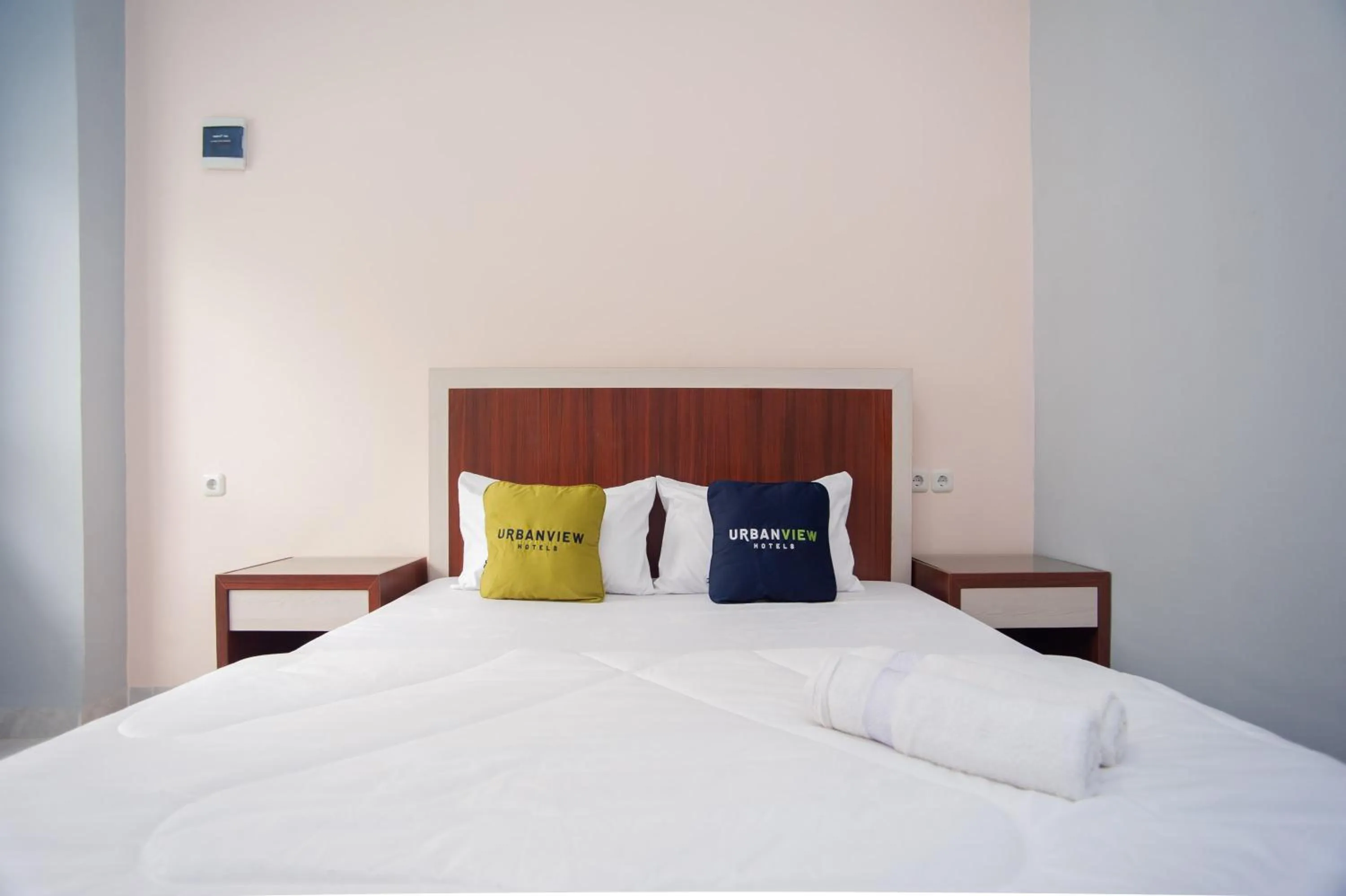 Bedroom, Bed in Urbanview Hotel Pangeran Palembang by RedDoorz