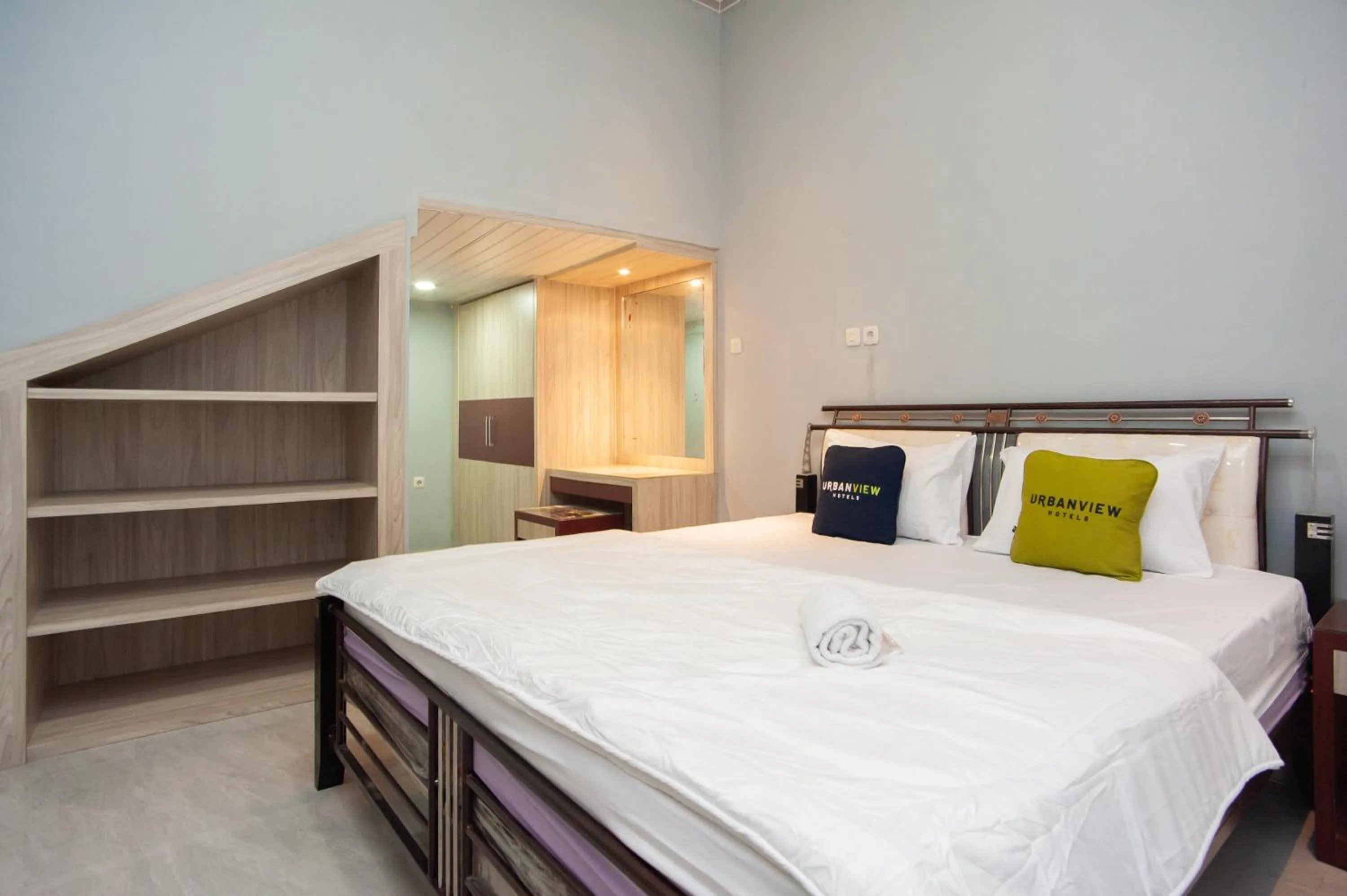 Bedroom, Bed in Urbanview Hotel Pangeran Palembang by RedDoorz
