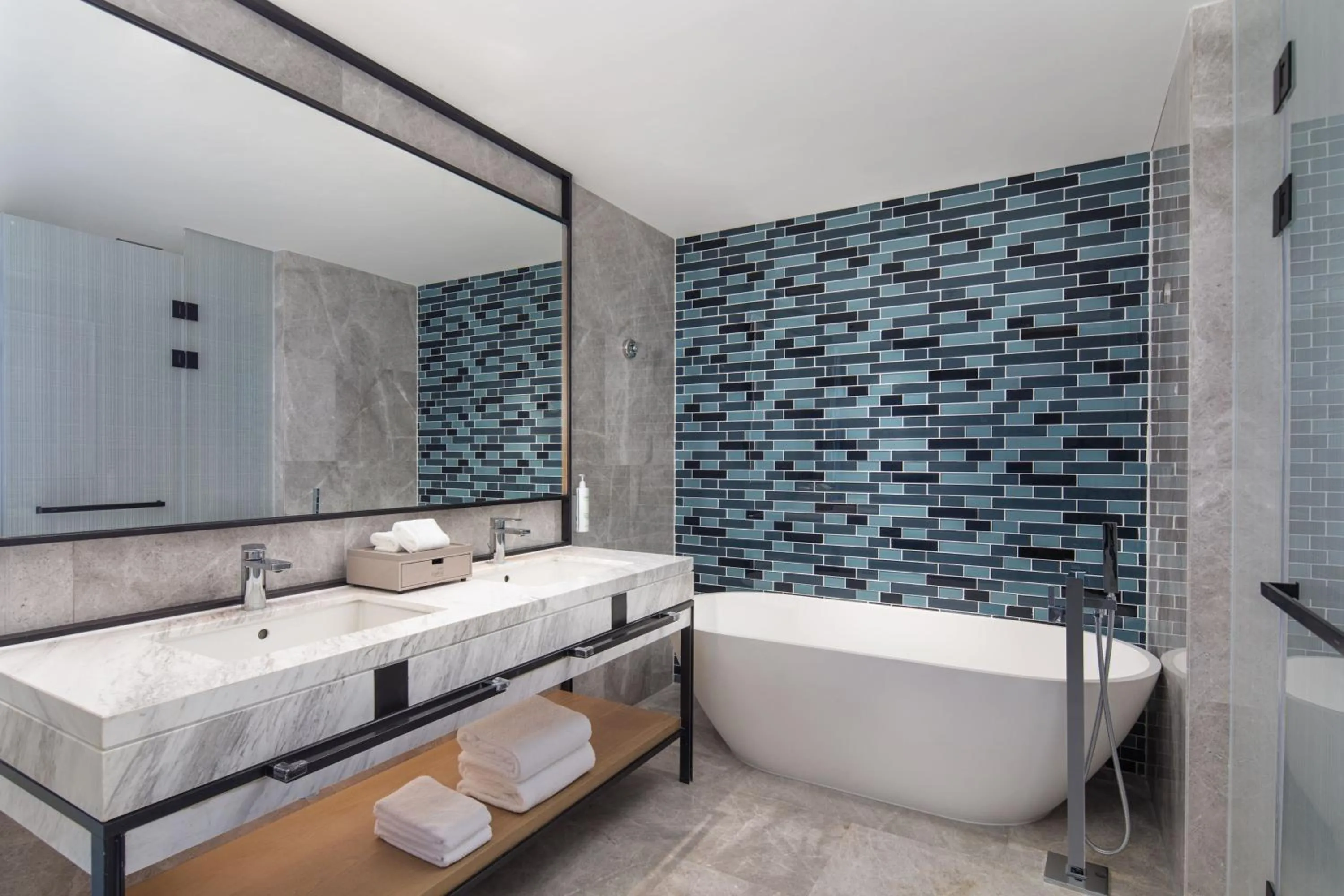 Bathroom in Fairfield by Marriott Huai'an Downtown