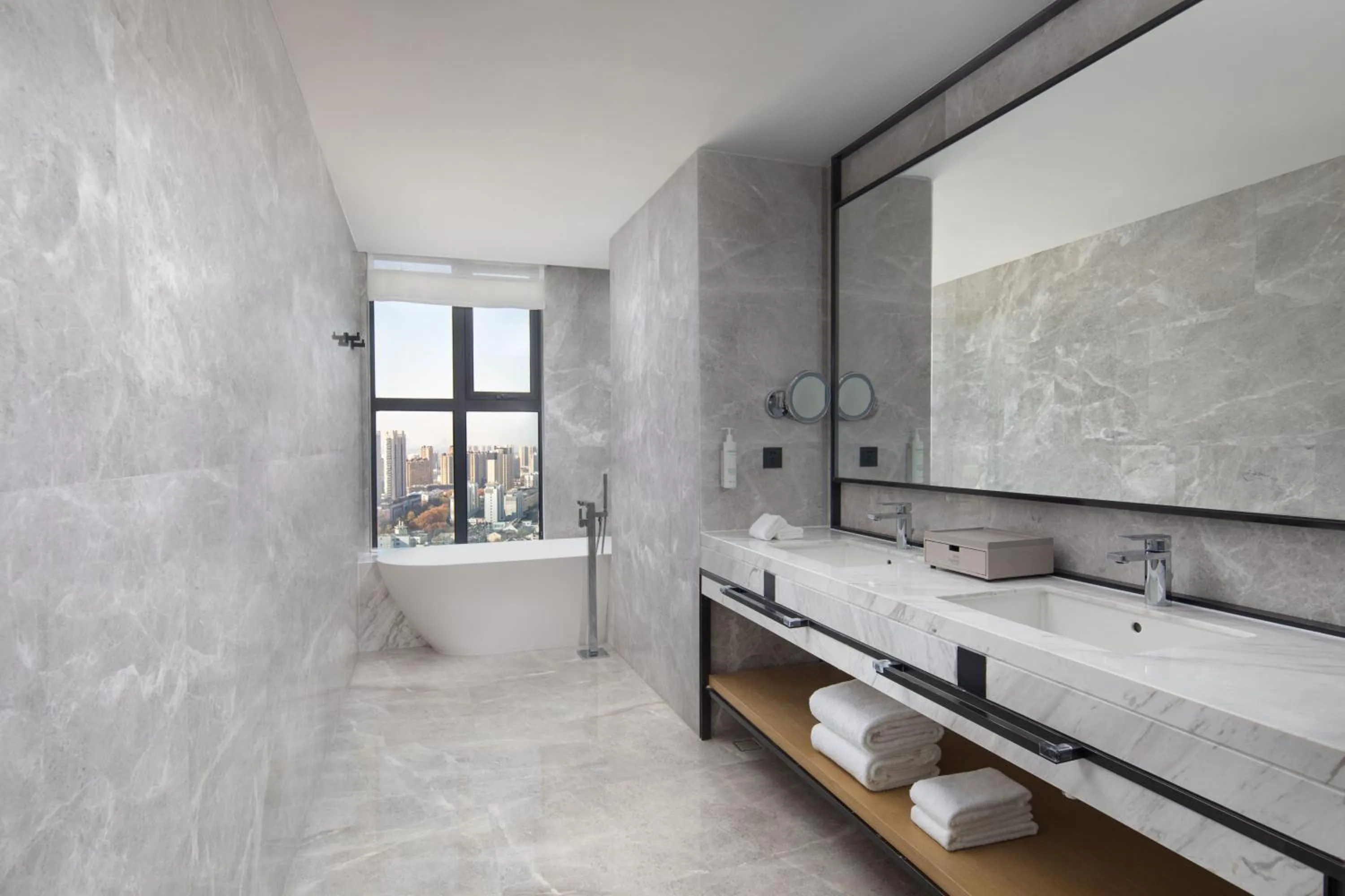 Bathroom, Bed in Fairfield by Marriott Huai'an Downtown