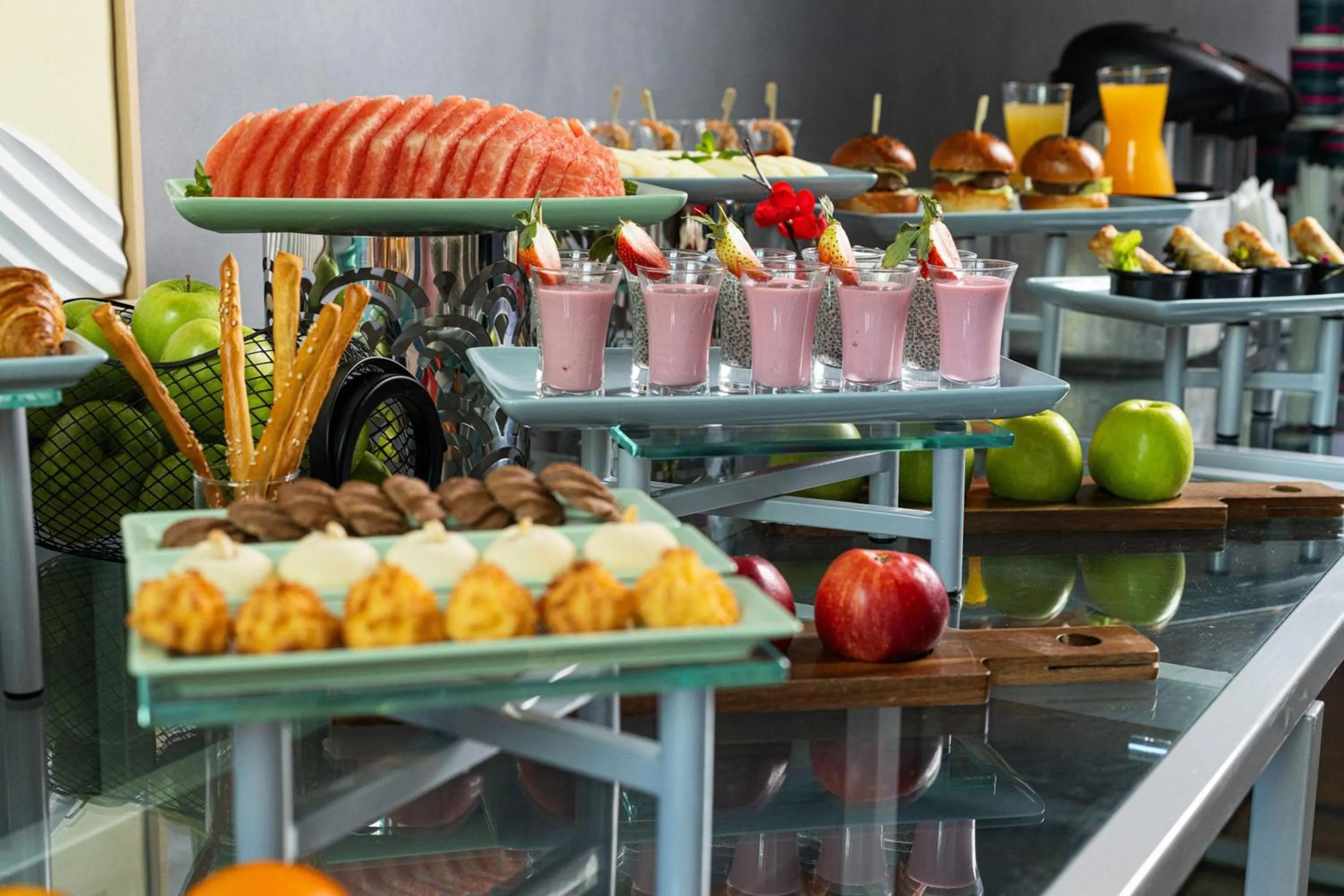 Restaurant/places to eat in Aloft Muscat