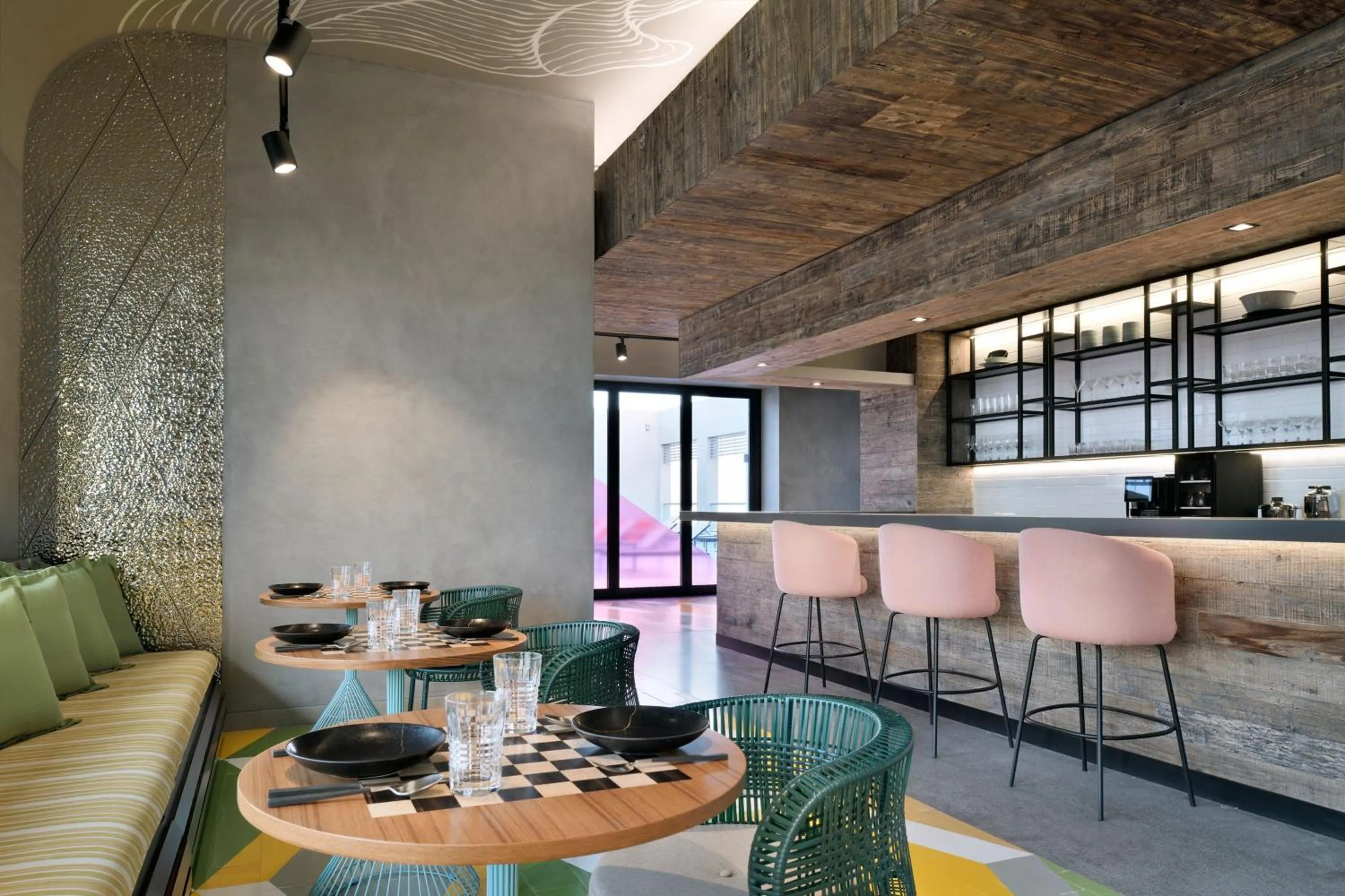 Restaurant/places to eat in Aloft Muscat