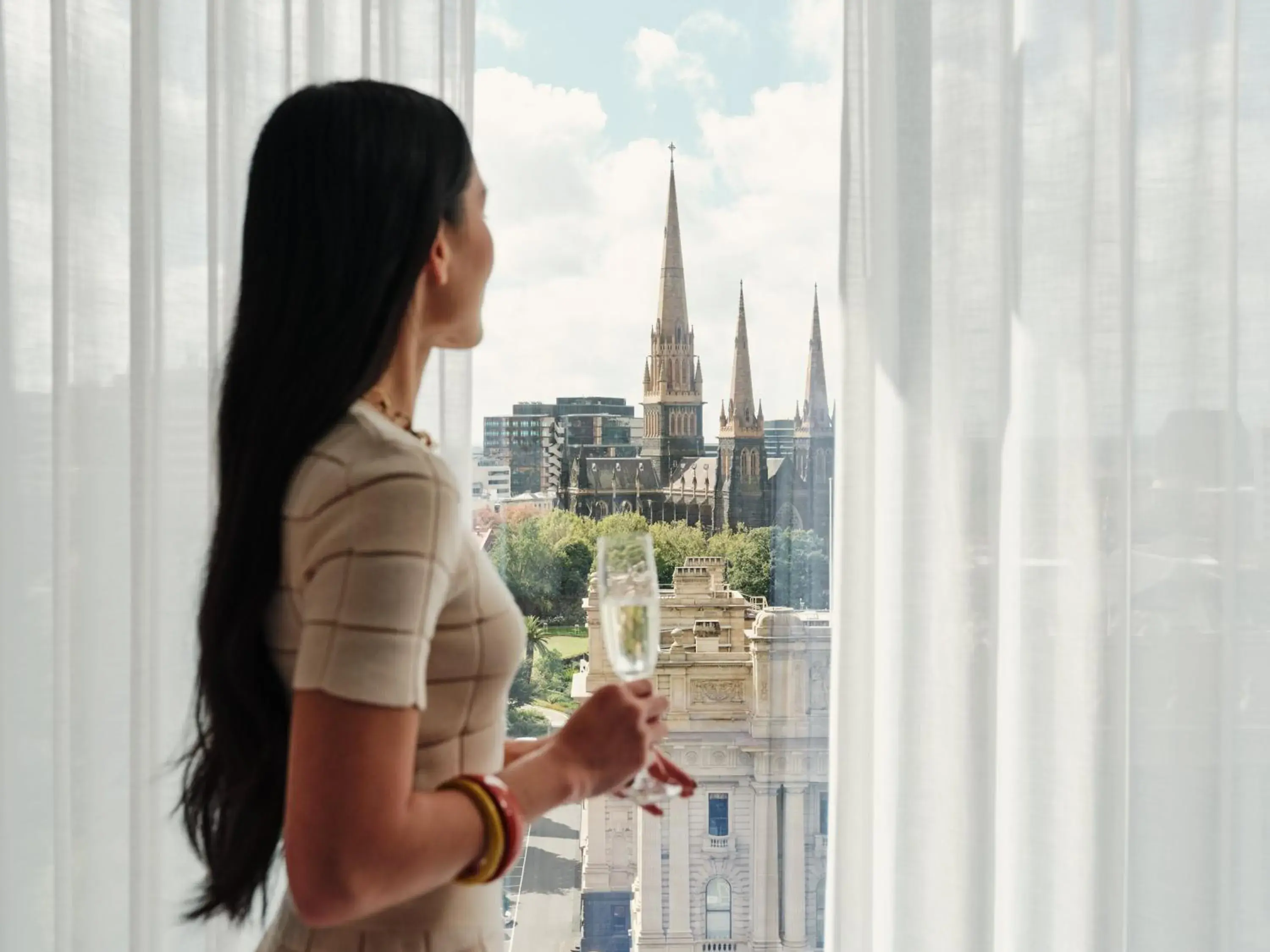 One-Bedroom Large Suite with Parliament View in Le Meridien Melbourne One-Bedroom Large Suite with Parliament View in Le Meridien Melbourne