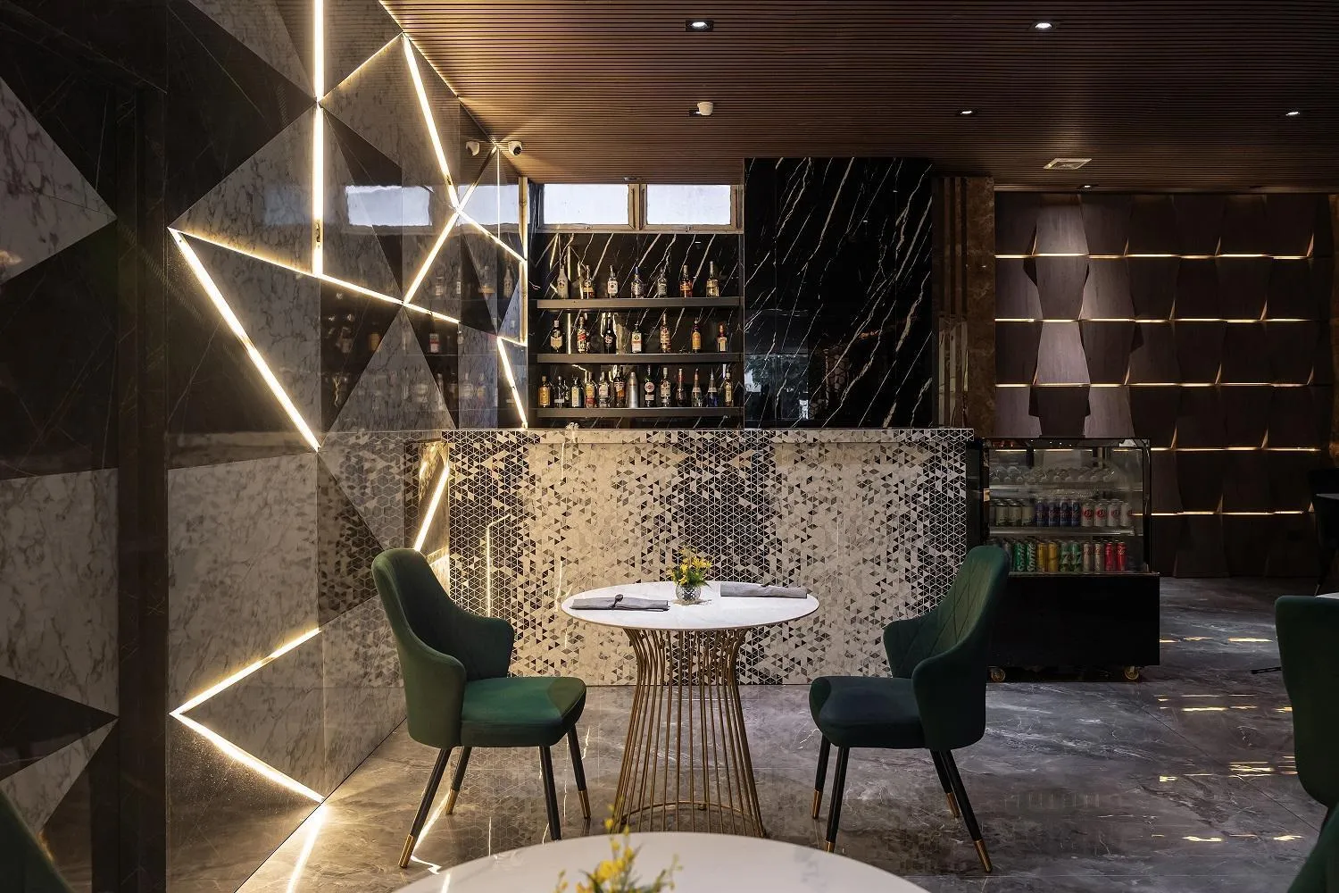 Restaurant/places to eat in Acnos Hotel