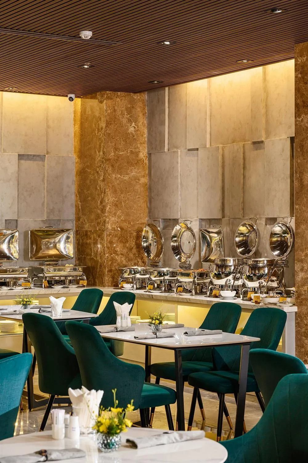 Restaurant/places to eat in Acnos Hotel