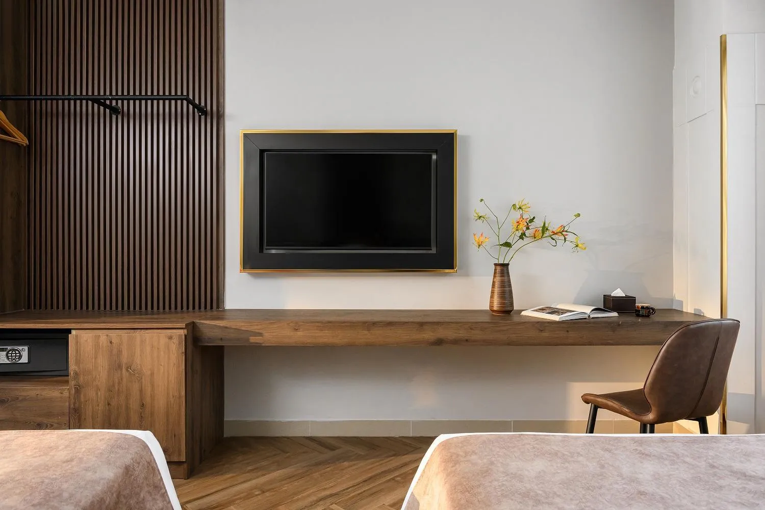 TV and multimedia, Bed in Acnos Hotel