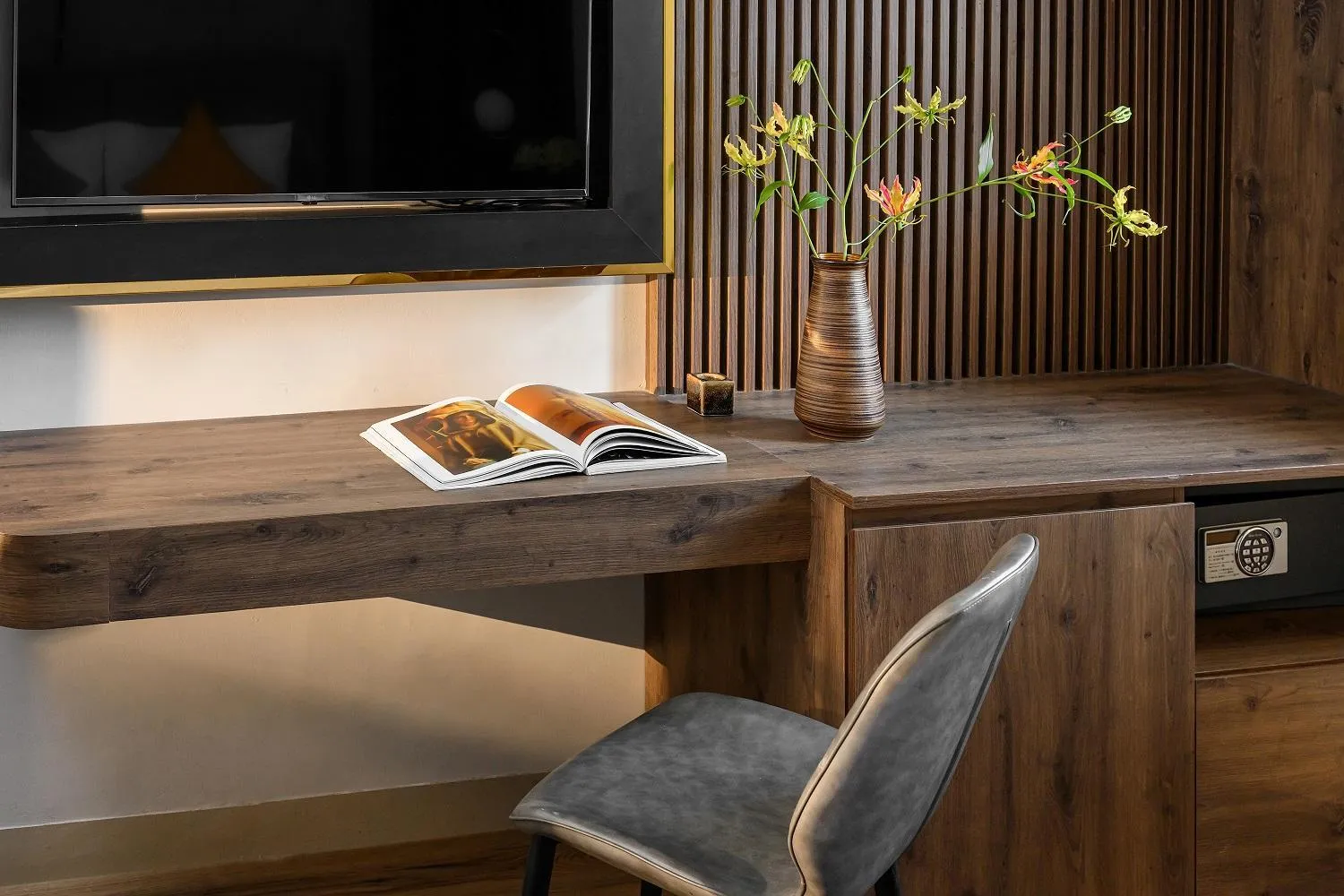 hair dresser in Acnos Hotel