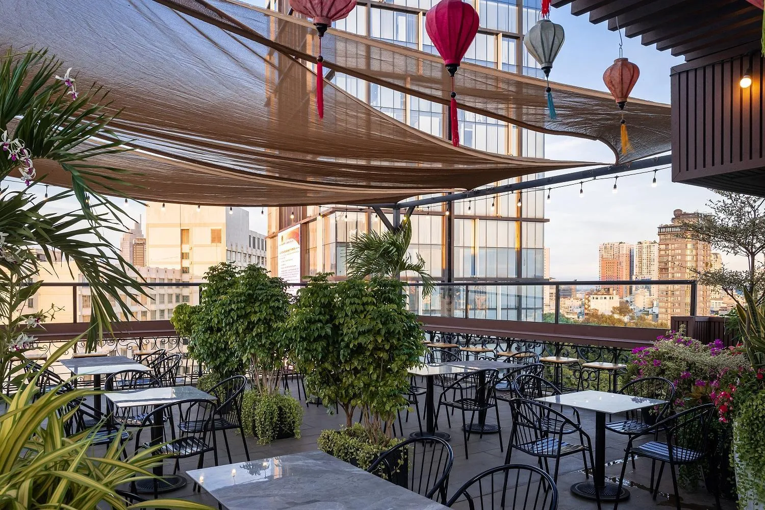 Restaurant/places to eat in Acnos Hotel