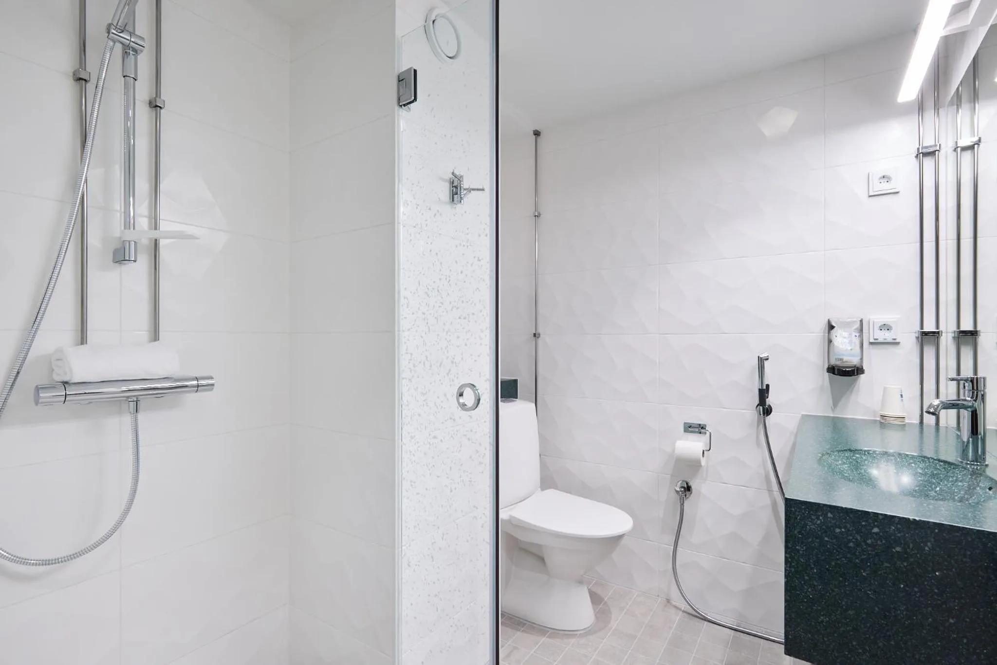 Shower in Hotel Linnasmäki