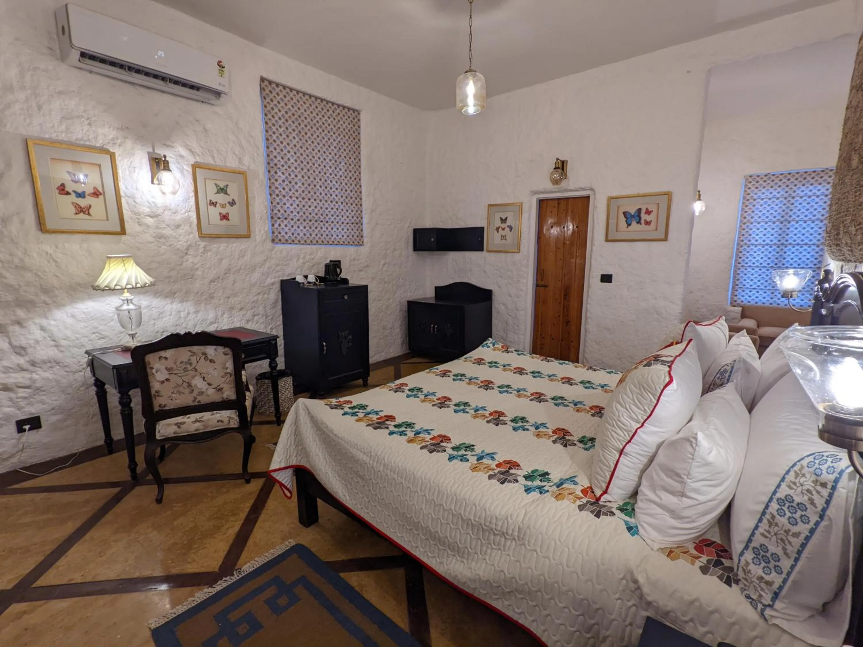 Deluxe Triple Room in Two Chimneys, Gethia, Nainital