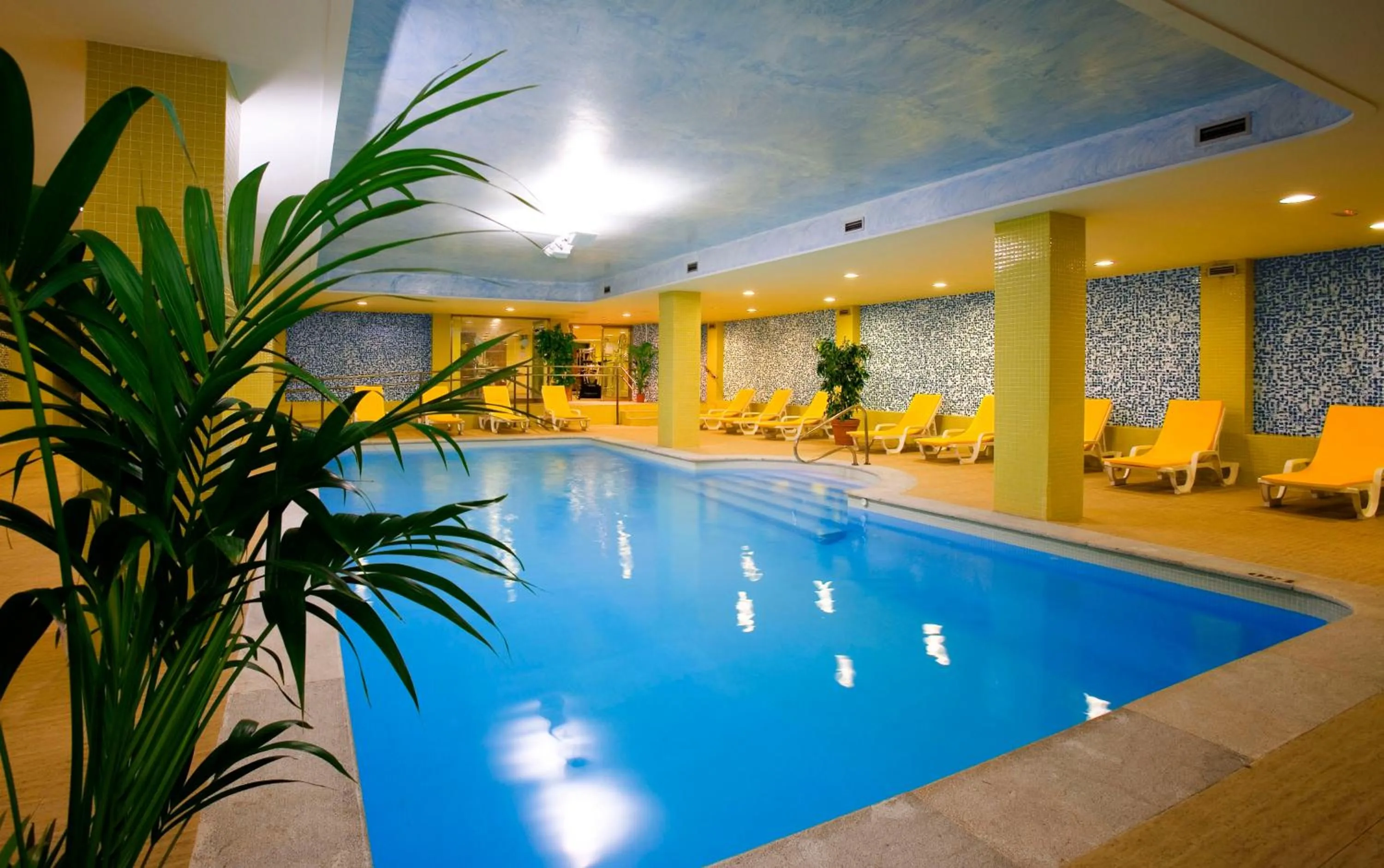 Swimming pool in Apartamentos Dunas de Liencres