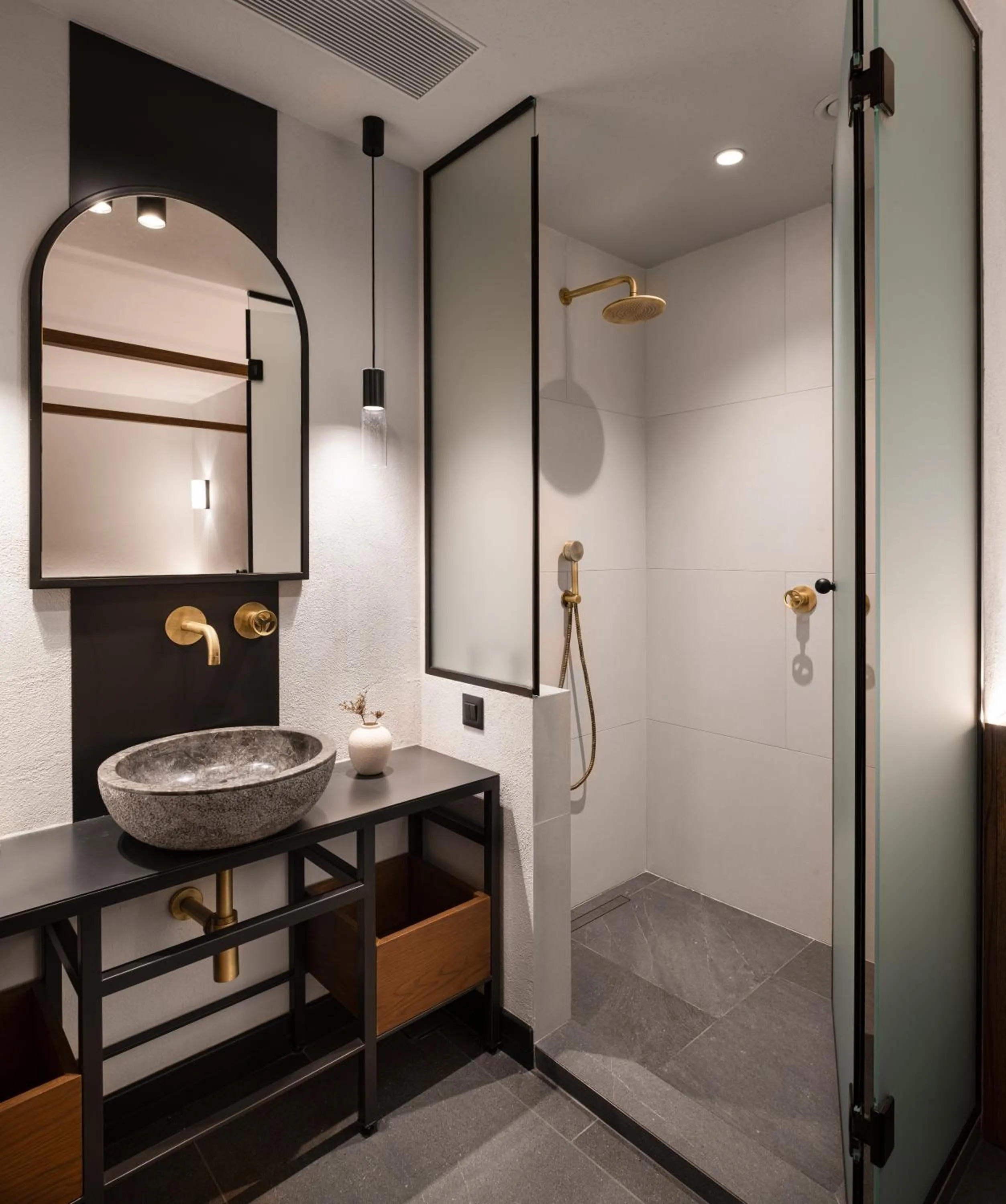 Shower in Unedo All Seasons Boutique Hotel