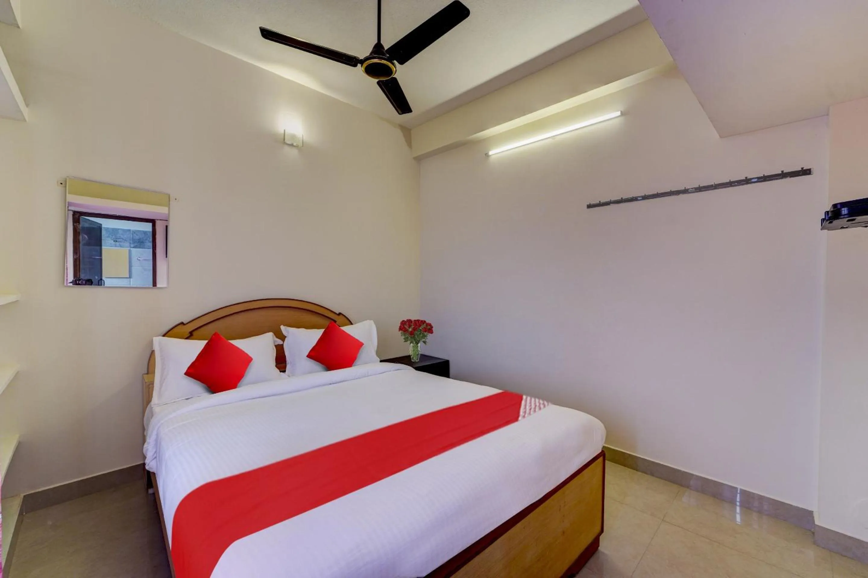 Bedroom, Bed in Hotel O Senthamizh Residency