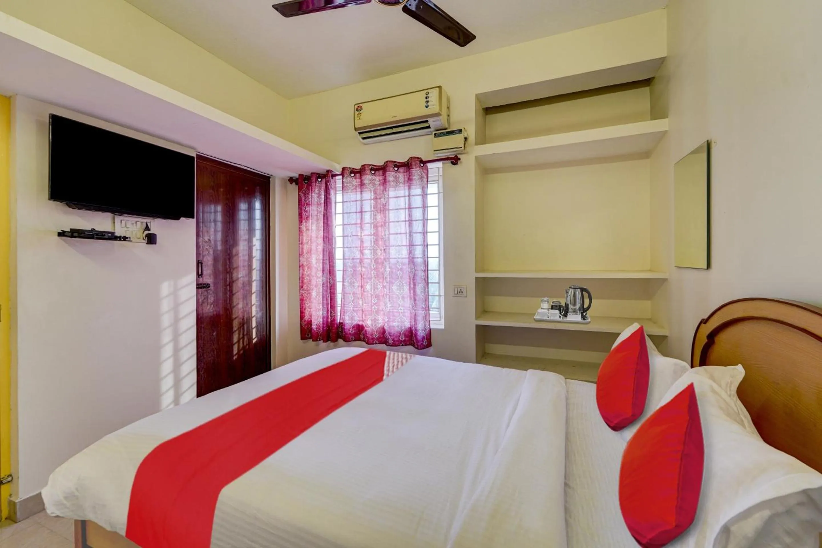 Bedroom, Bed in Hotel O Senthamizh Residency